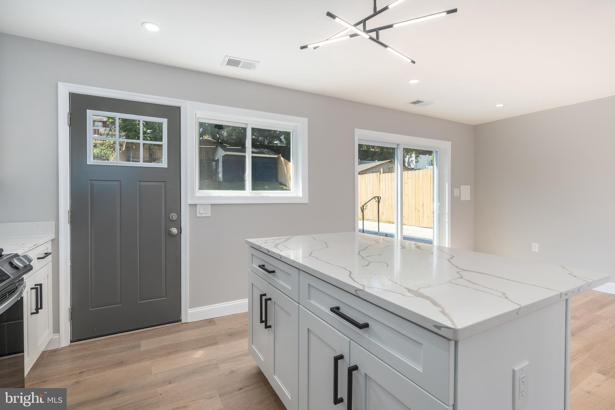 819 KENNEDY STREET NE