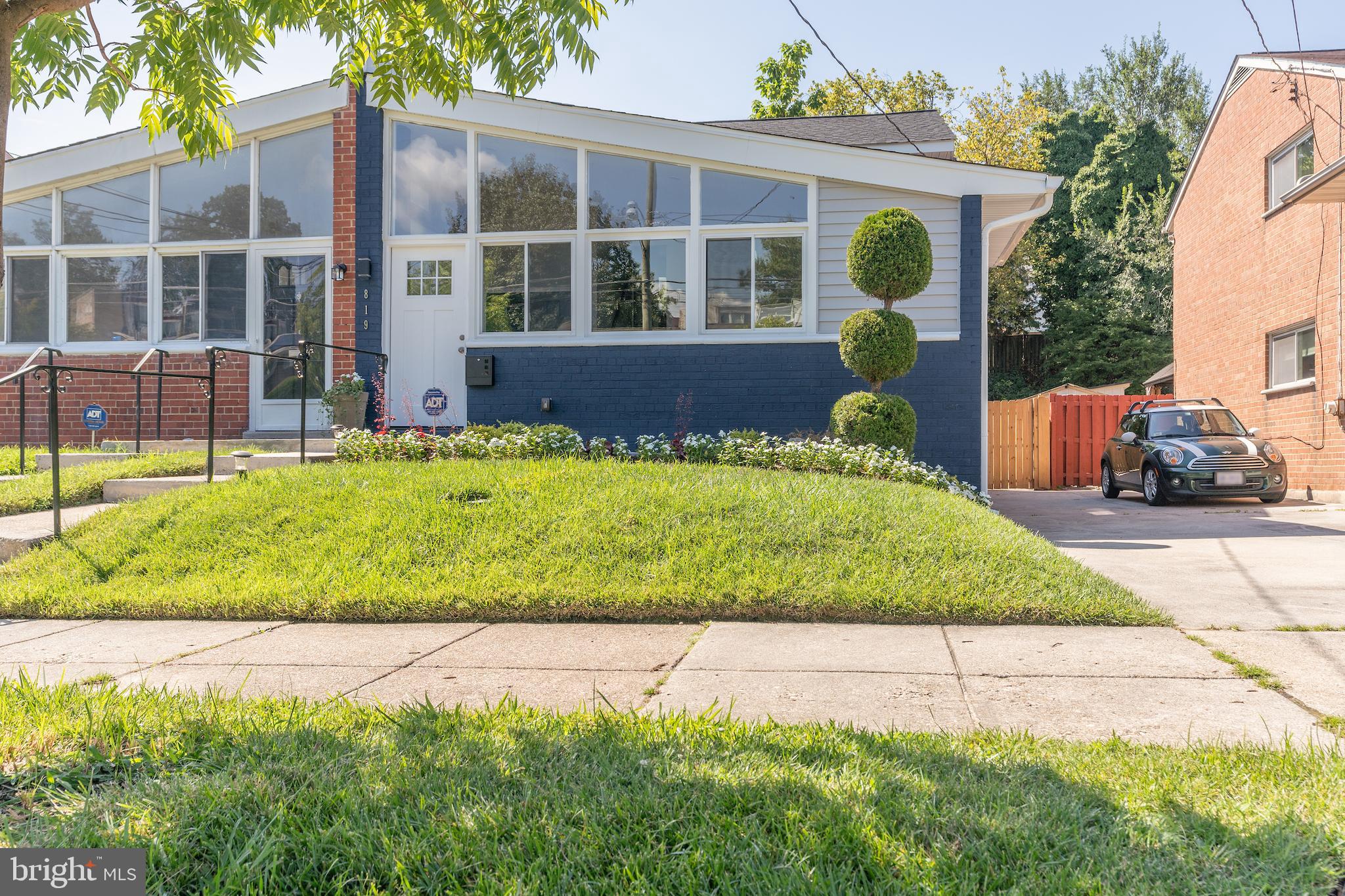 819 KENNEDY STREET NE