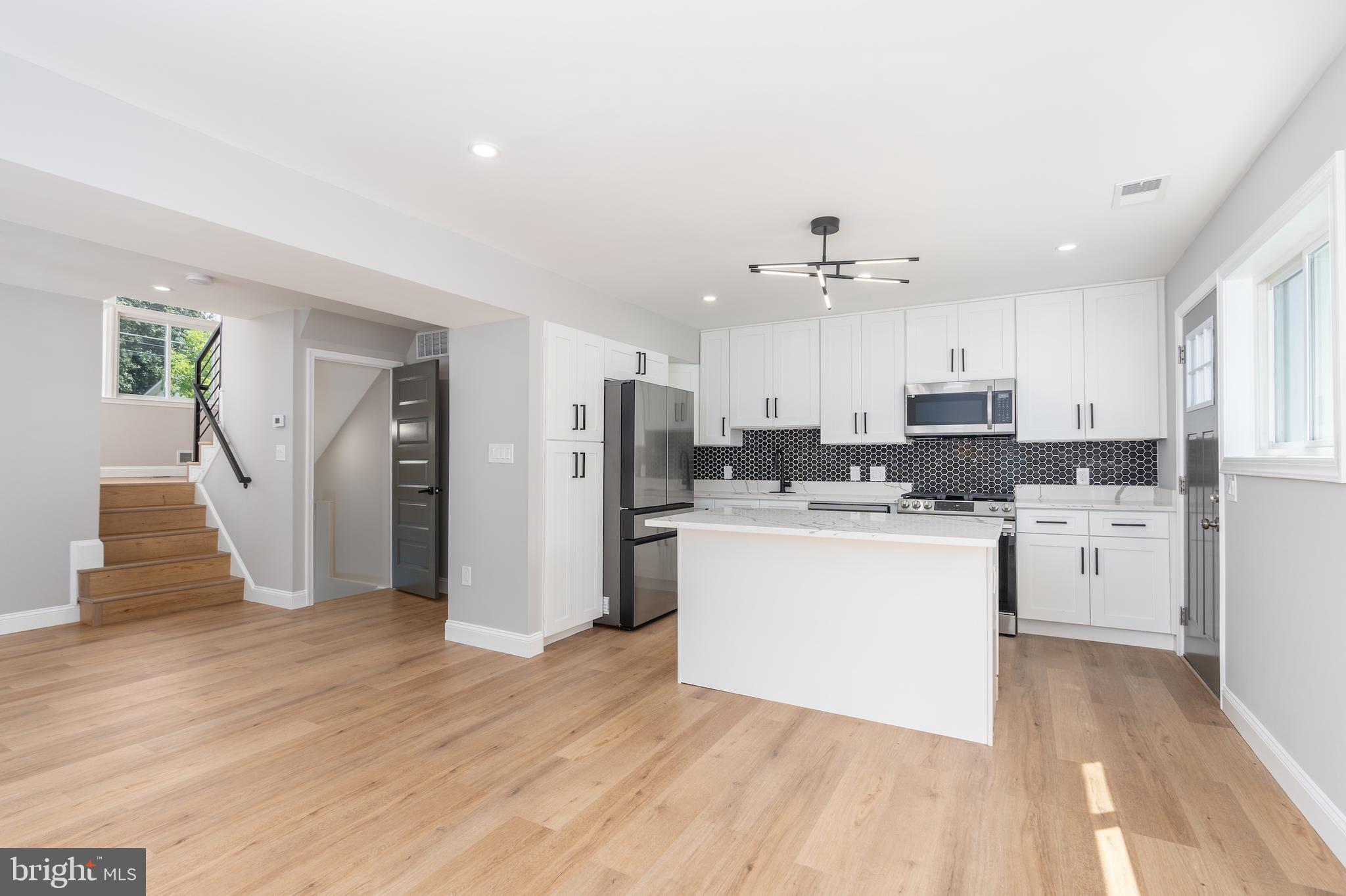 819 KENNEDY STREET NE