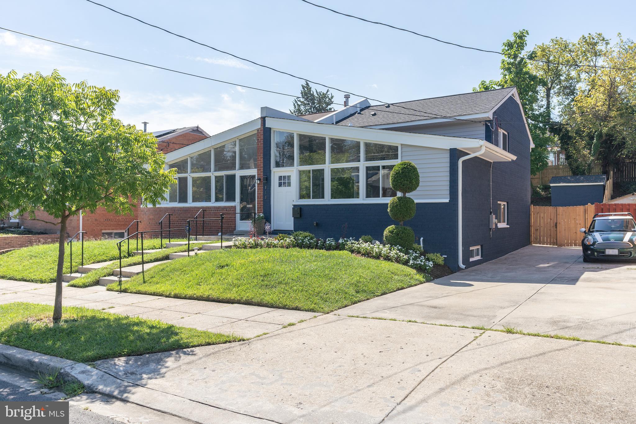 819 KENNEDY STREET NE