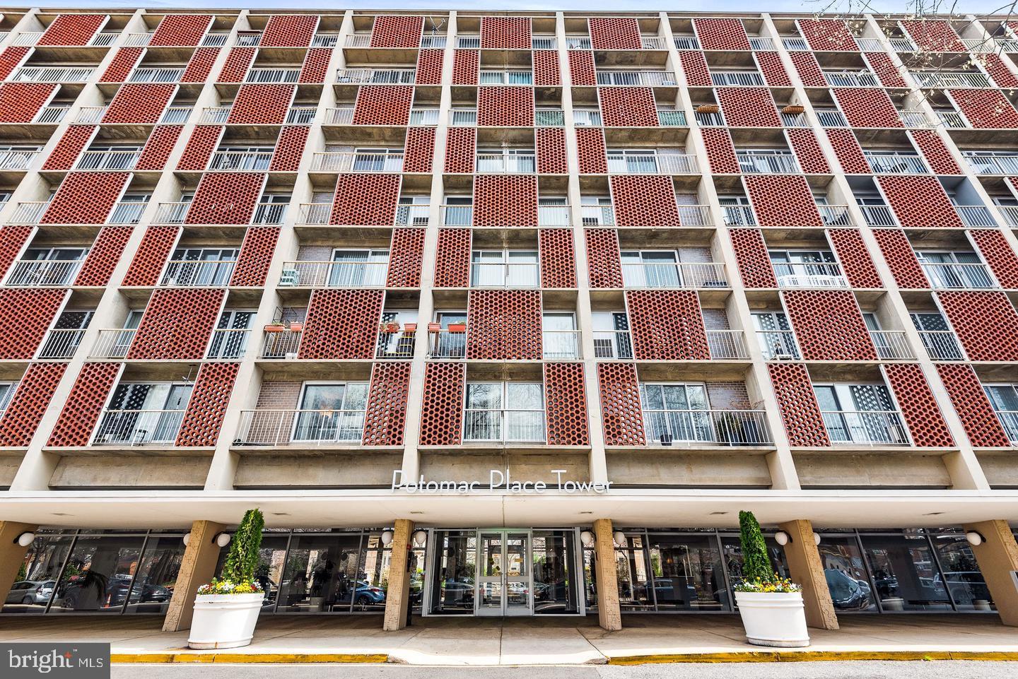 800 4TH STREET SW S313