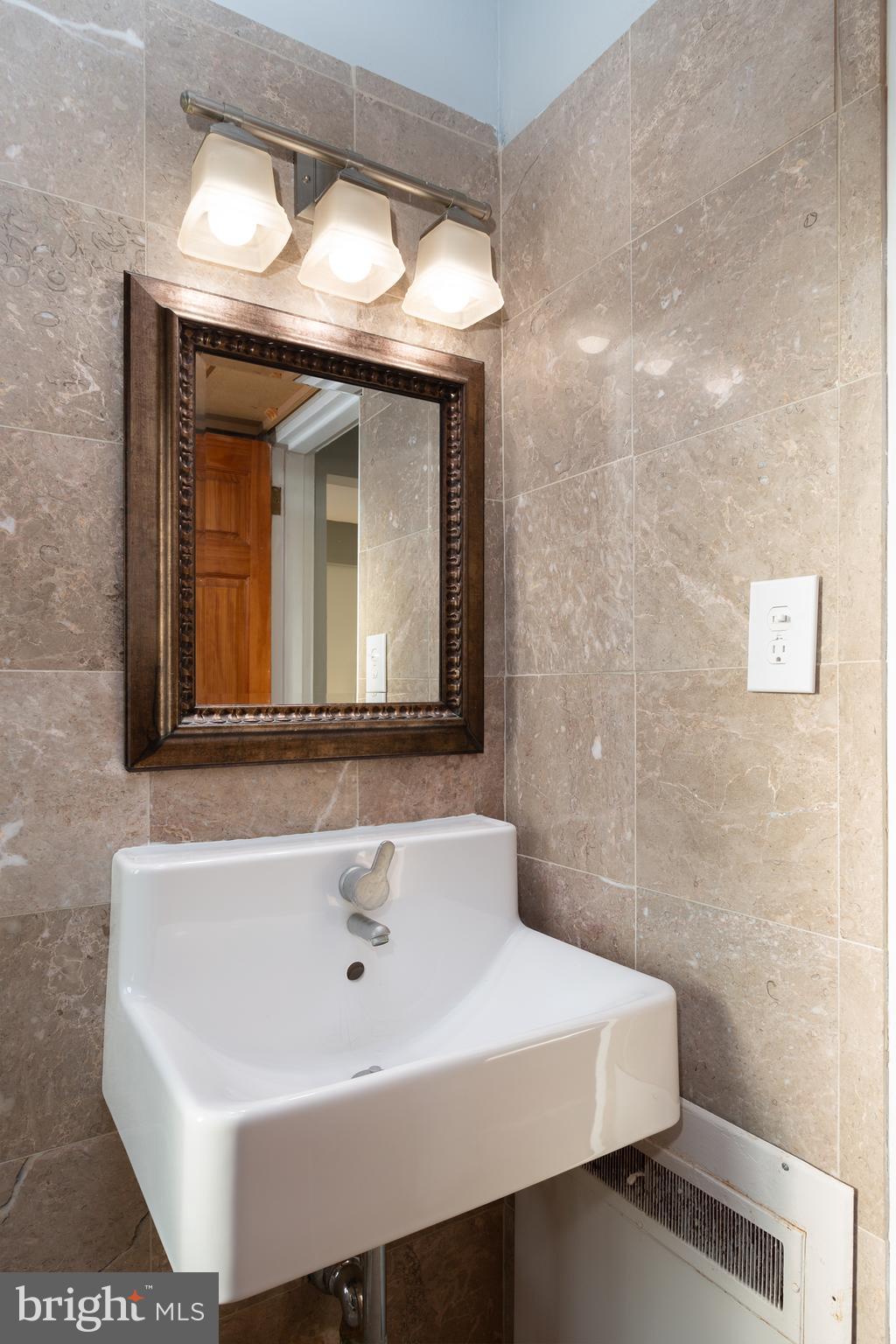 1727 MASSACHUSETTS AVENUE NW 304