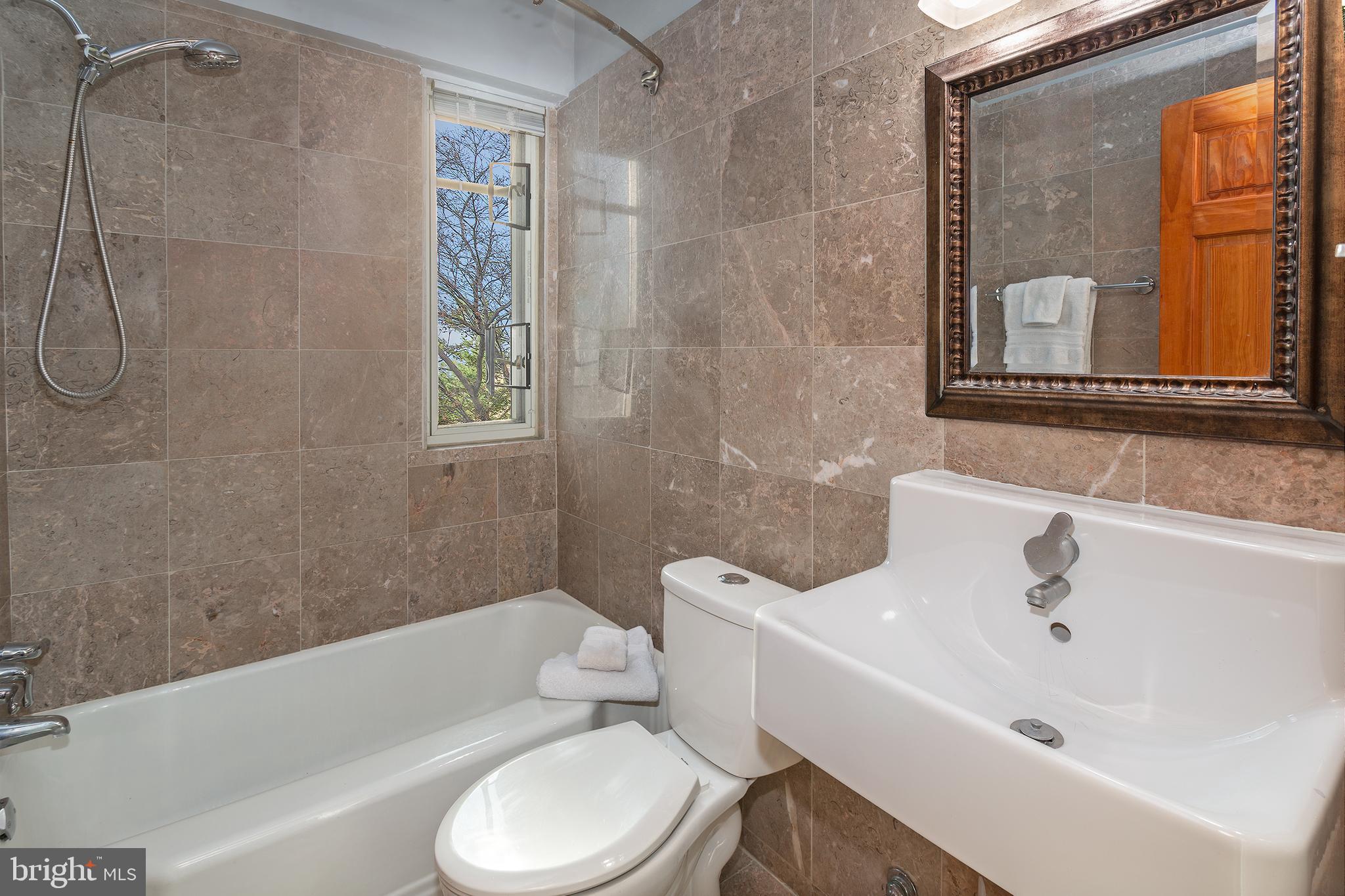 1727 MASSACHUSETTS AVENUE NW 304