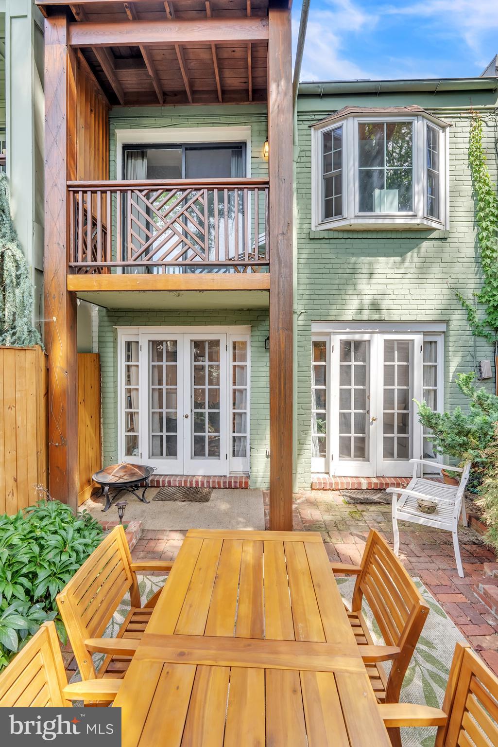 2818 OLIVE STREET NW