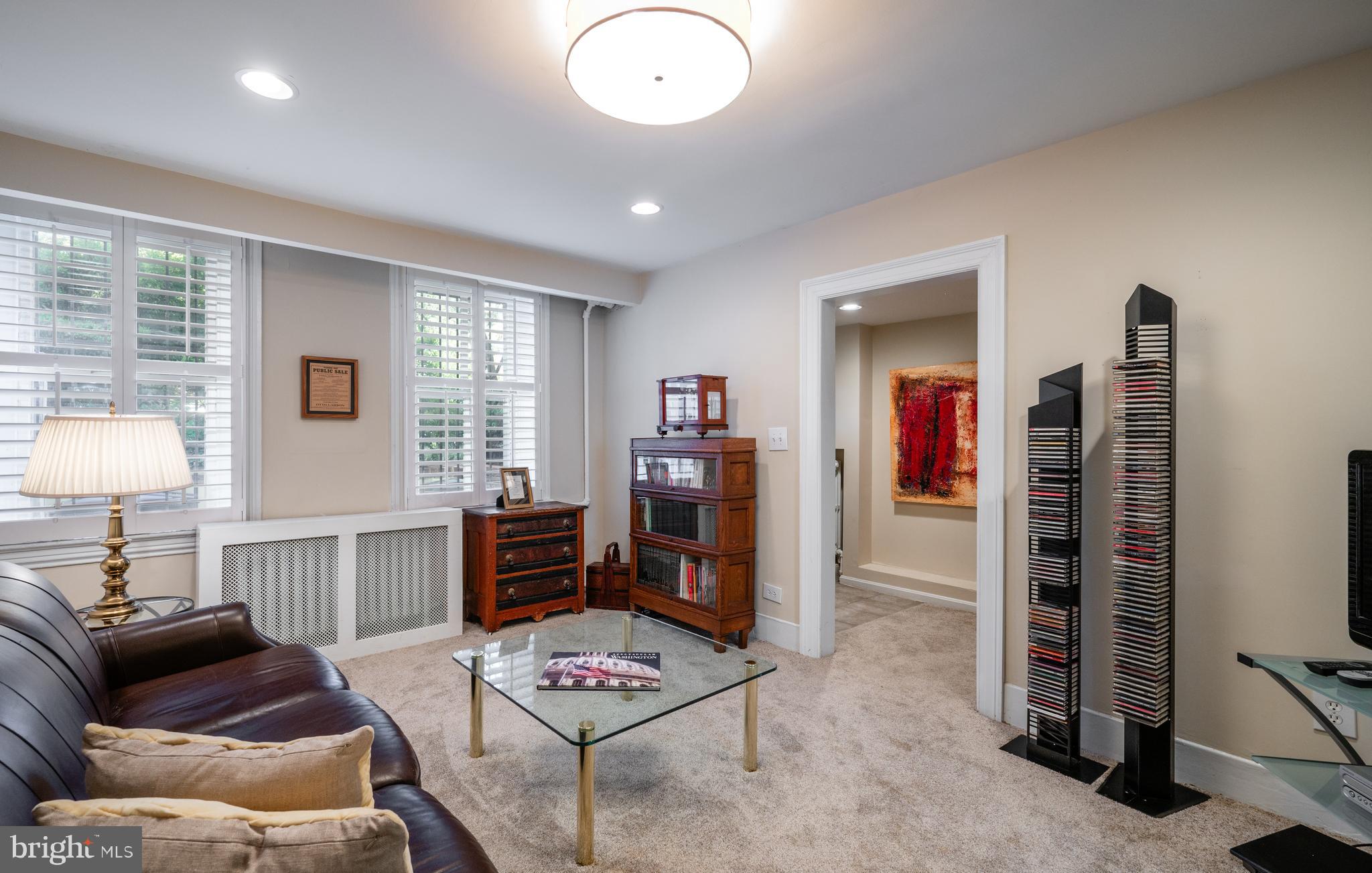 707 E CAPITOL STREET SE