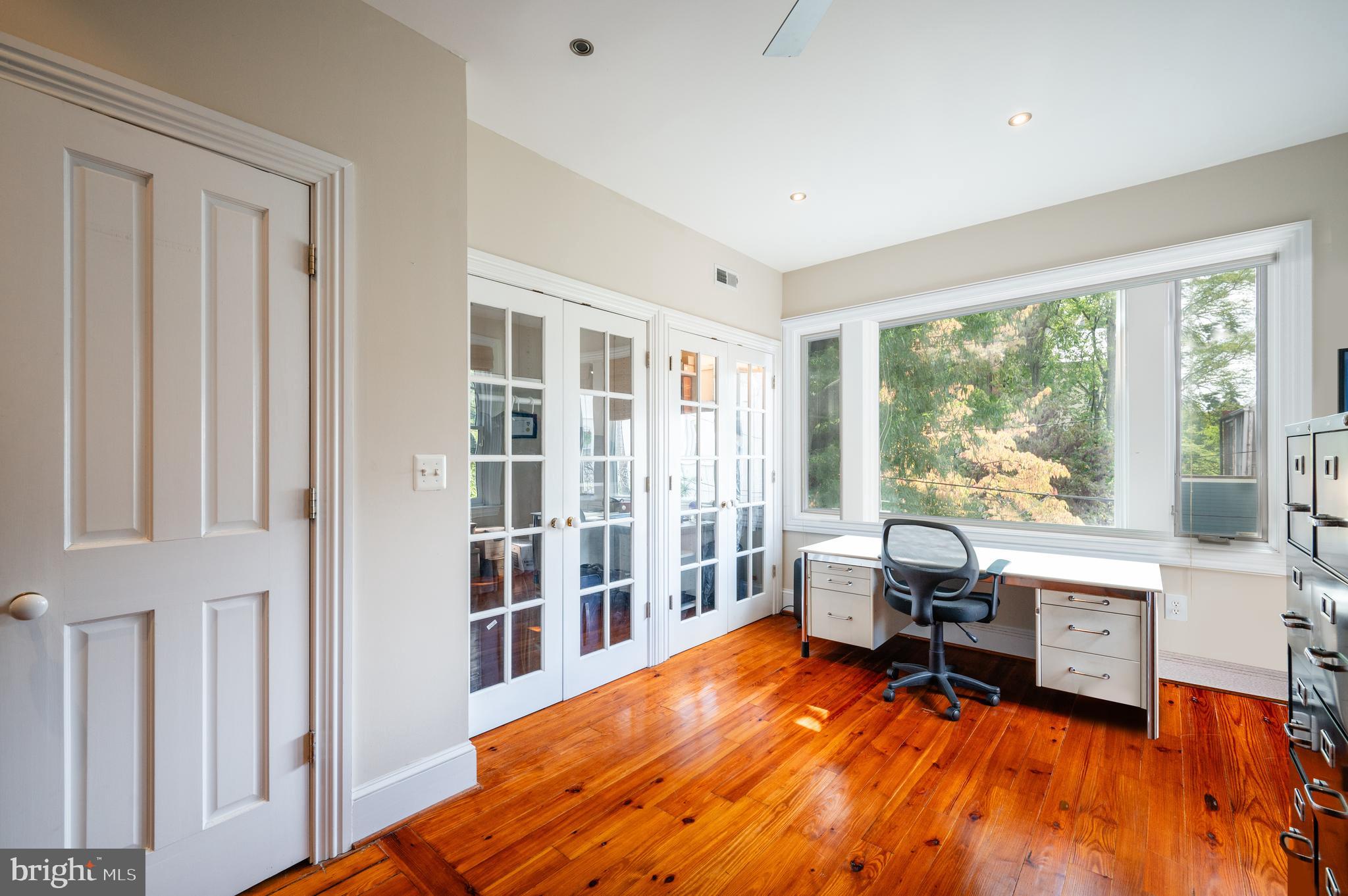 707 E CAPITOL STREET SE