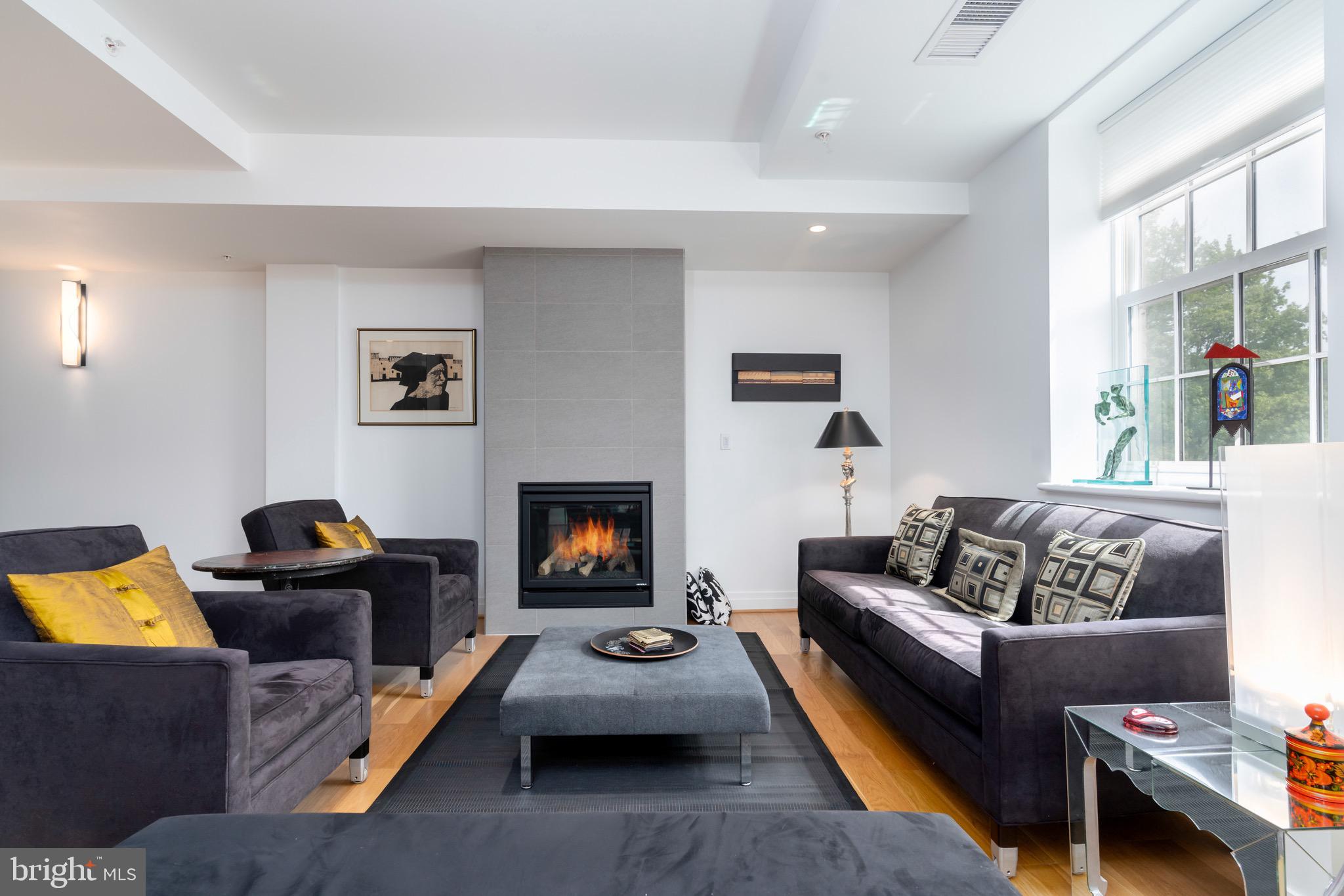 3052 R STREET NW 306