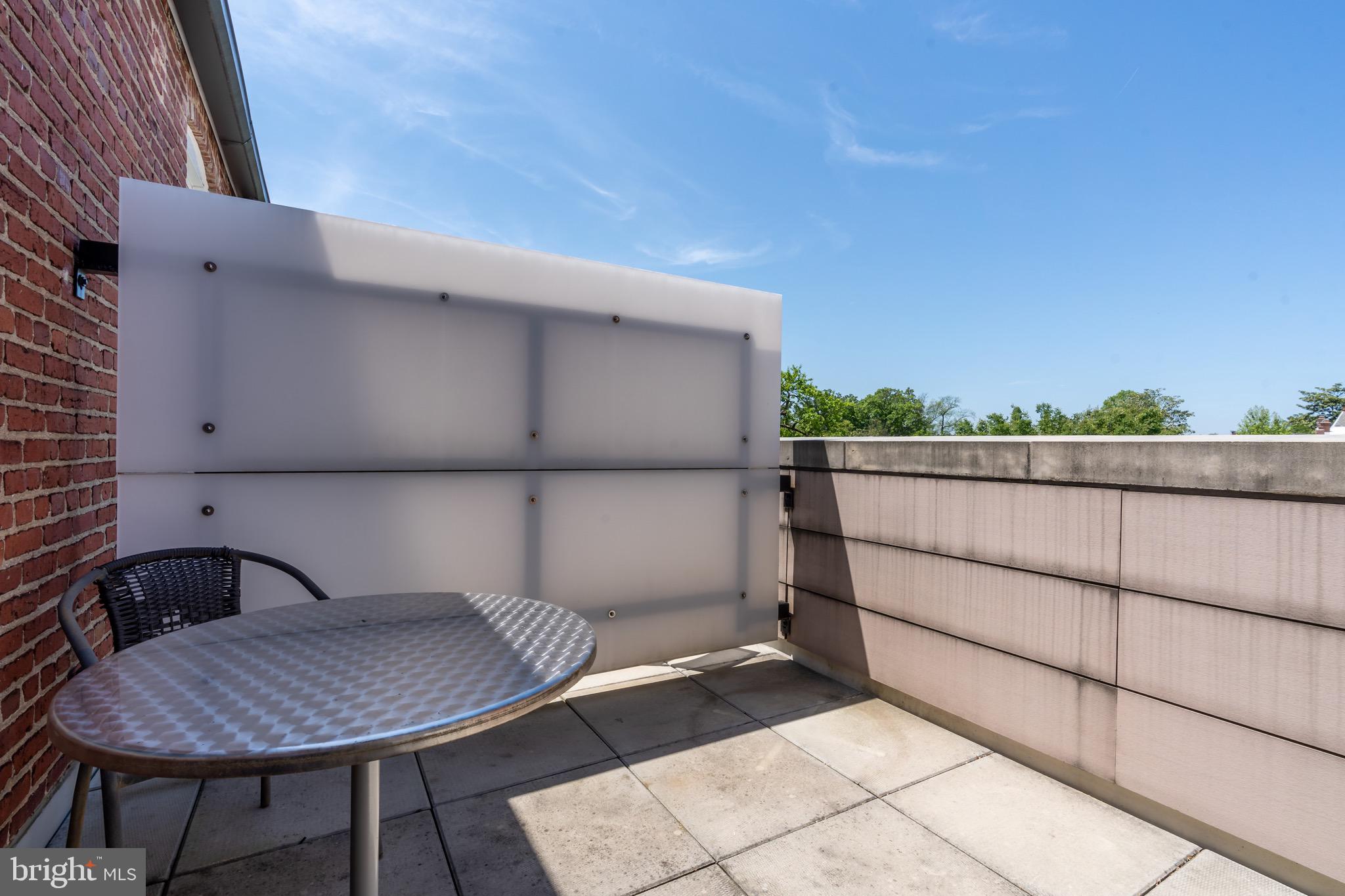 3052 R STREET NW 306