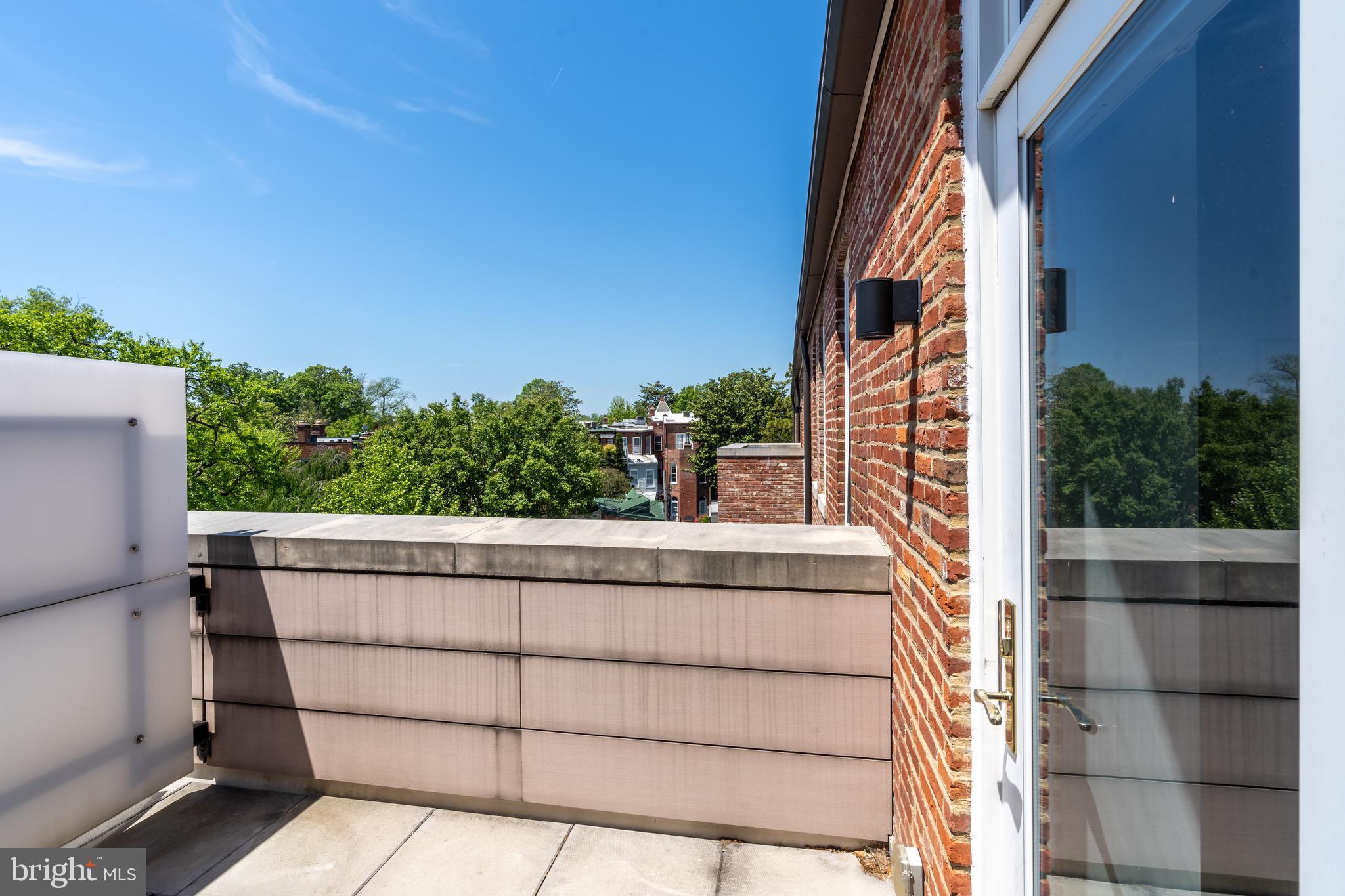 3052 R STREET NW 306