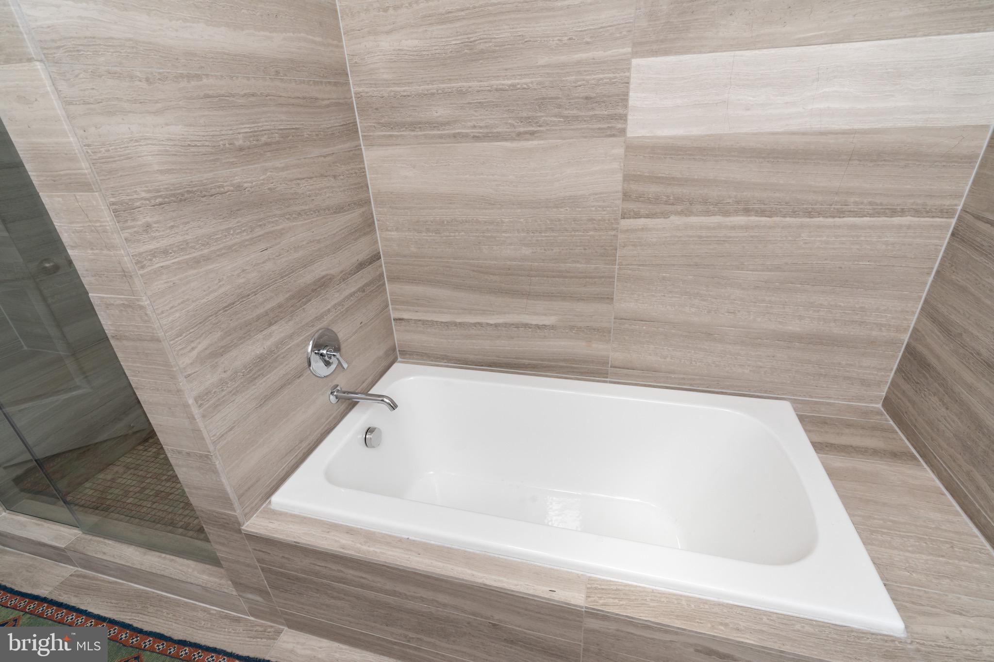 3052 R STREET NW 306