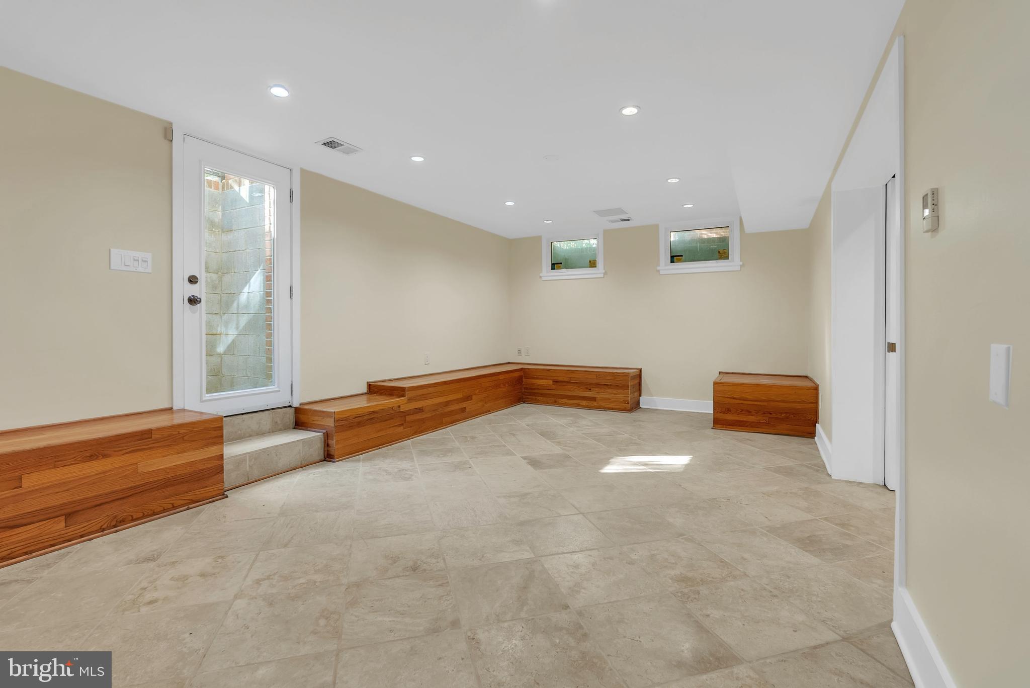 4472 UPTON STREET NW