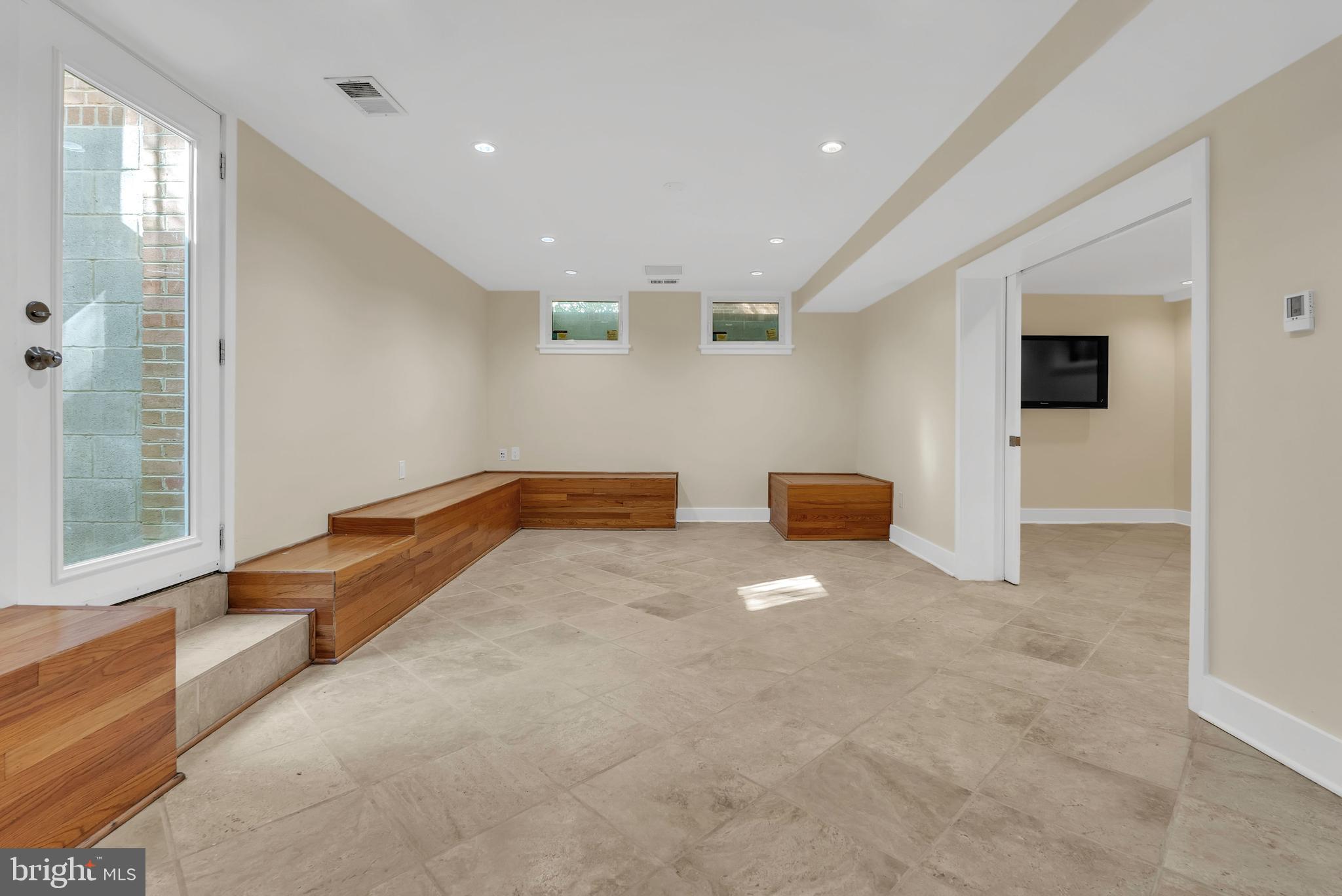 4472 UPTON STREET NW