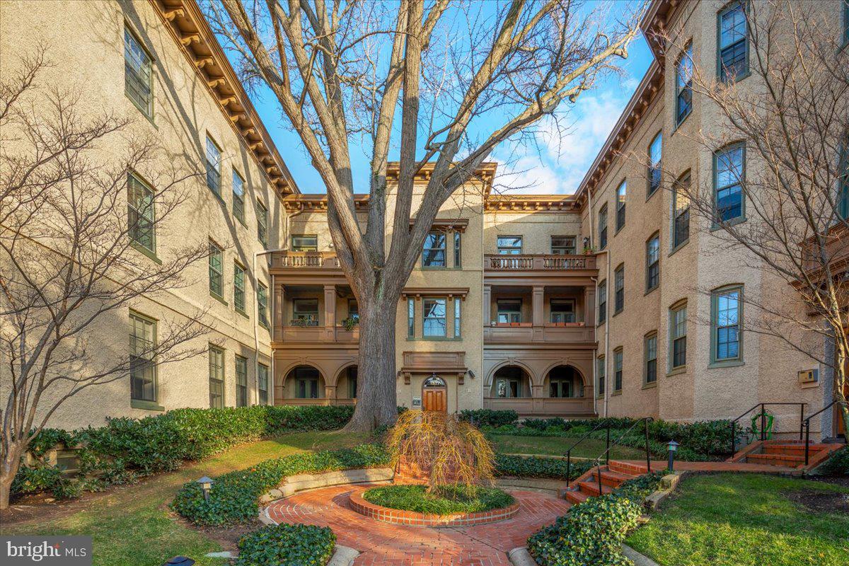1527 30TH STREET NW B21