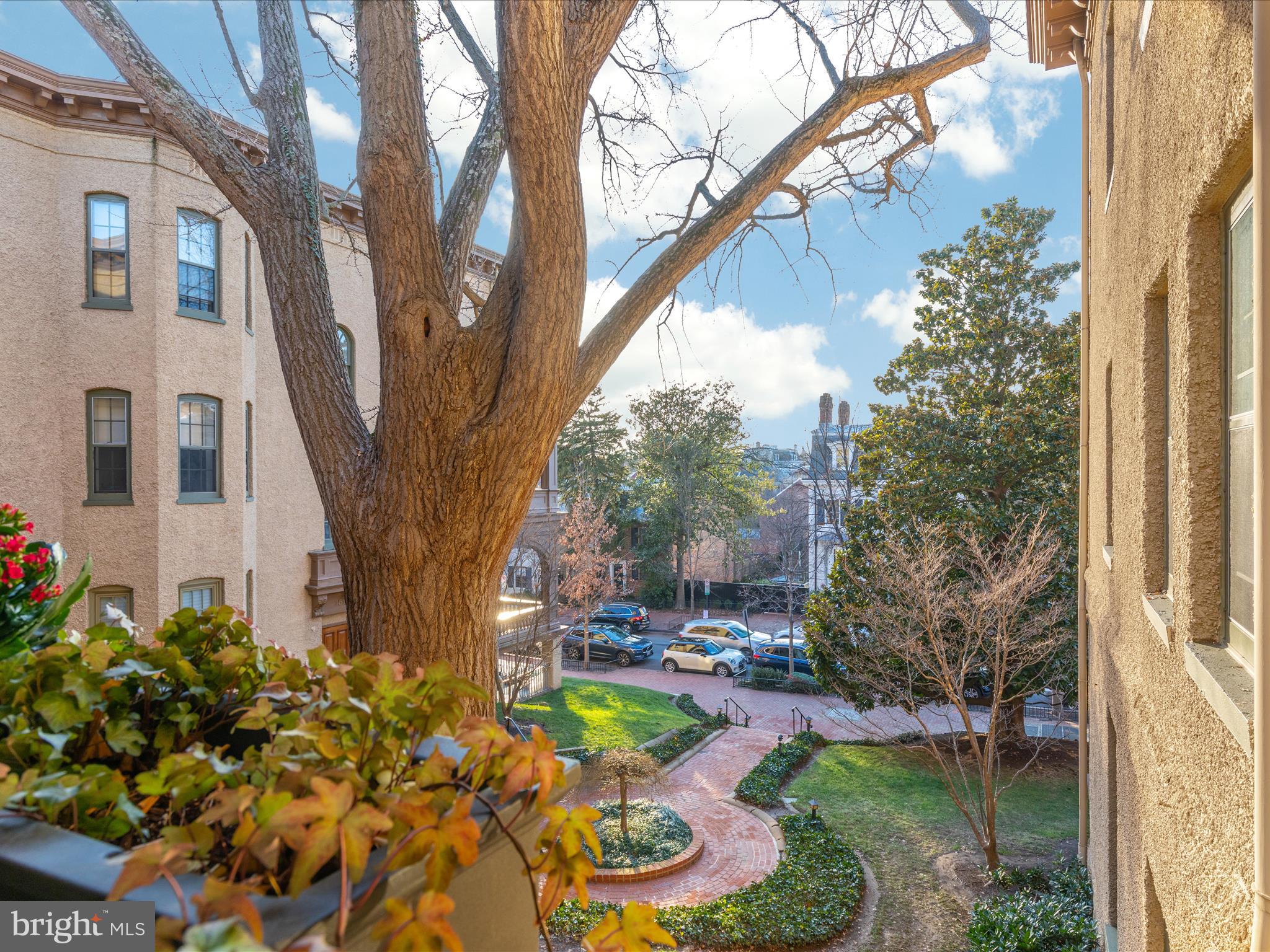 1527 30TH STREET NW B21