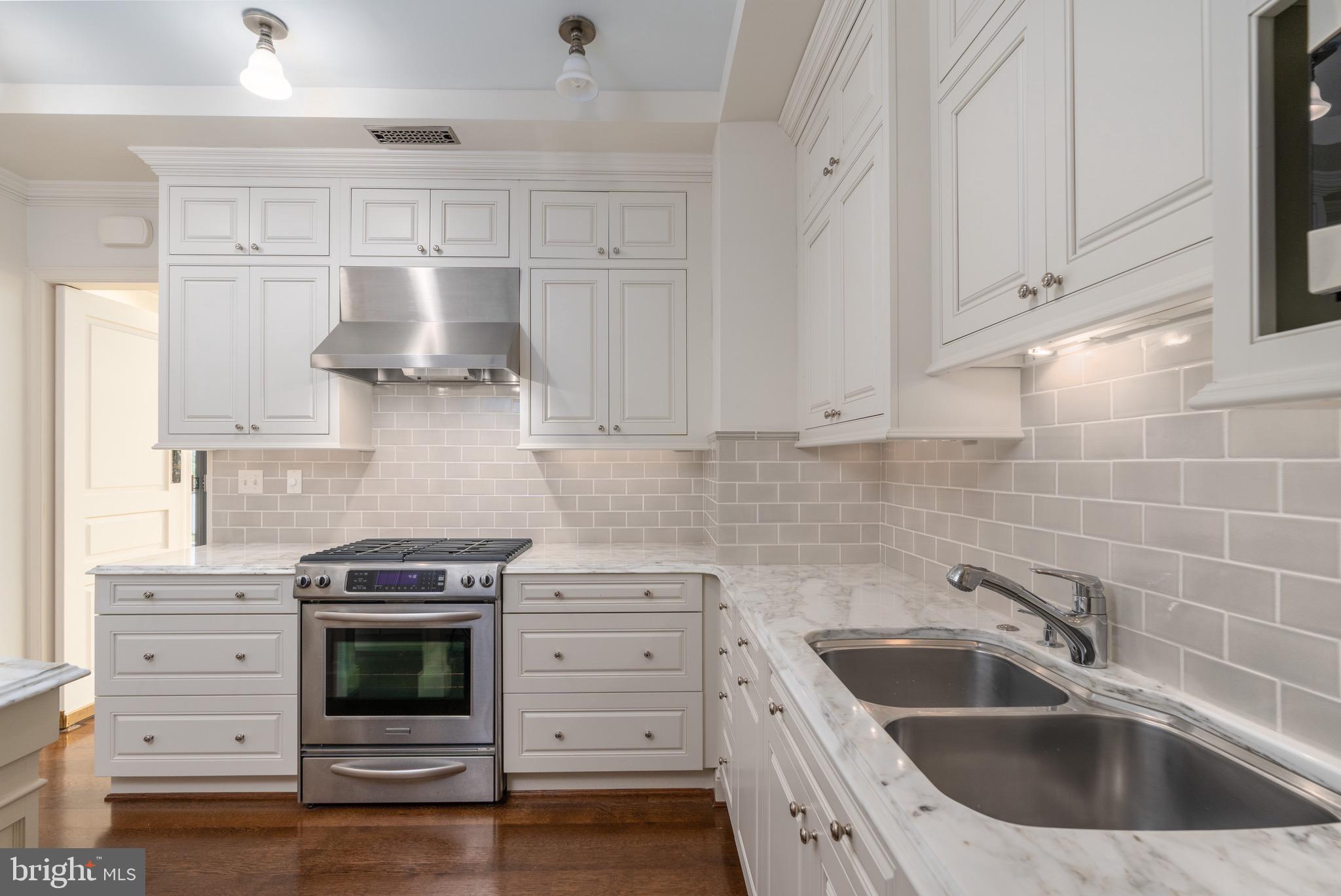 2700 CALVERT STREET NW 716