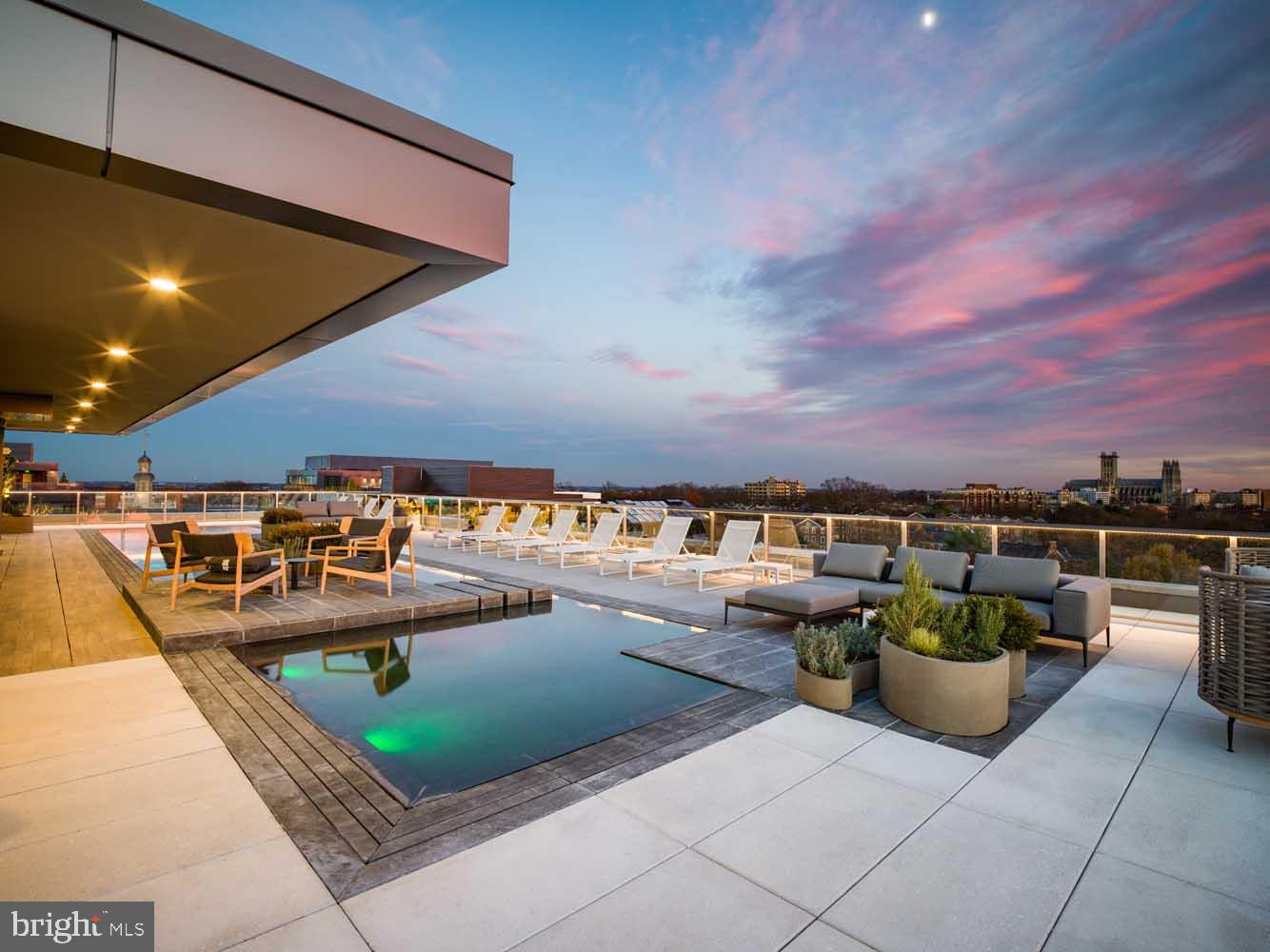 20 RIDGE SQUARE NW 105