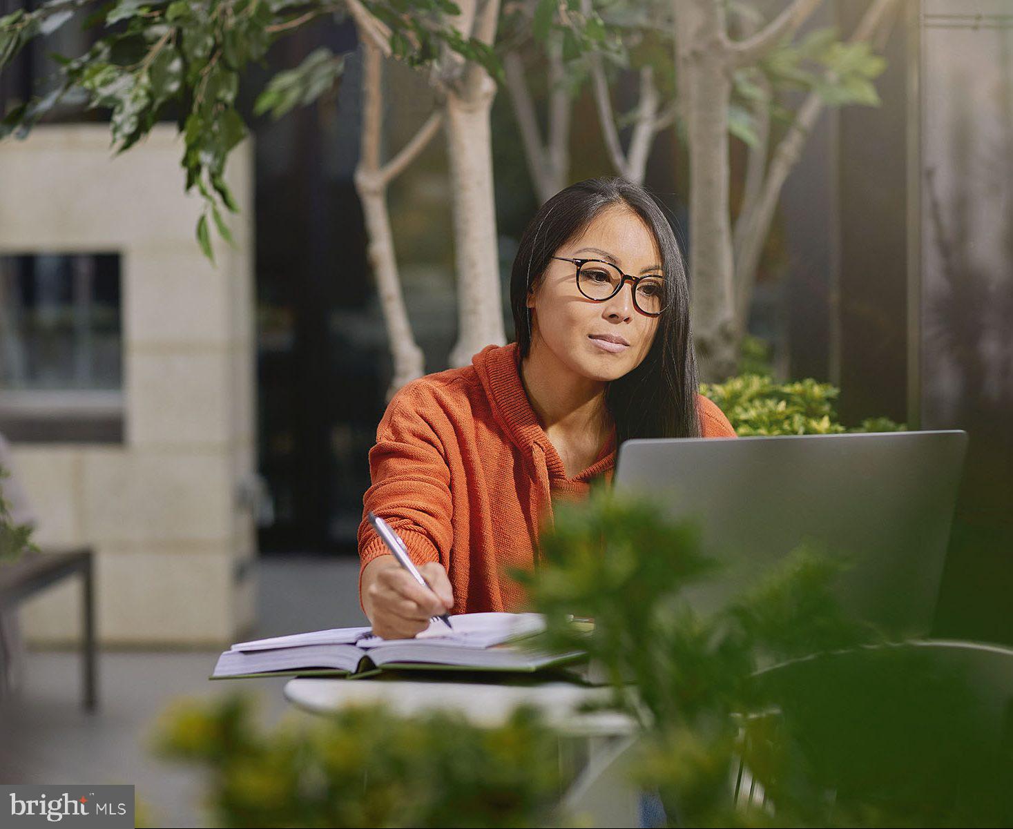 20 RIDGE SQUARE NW 105