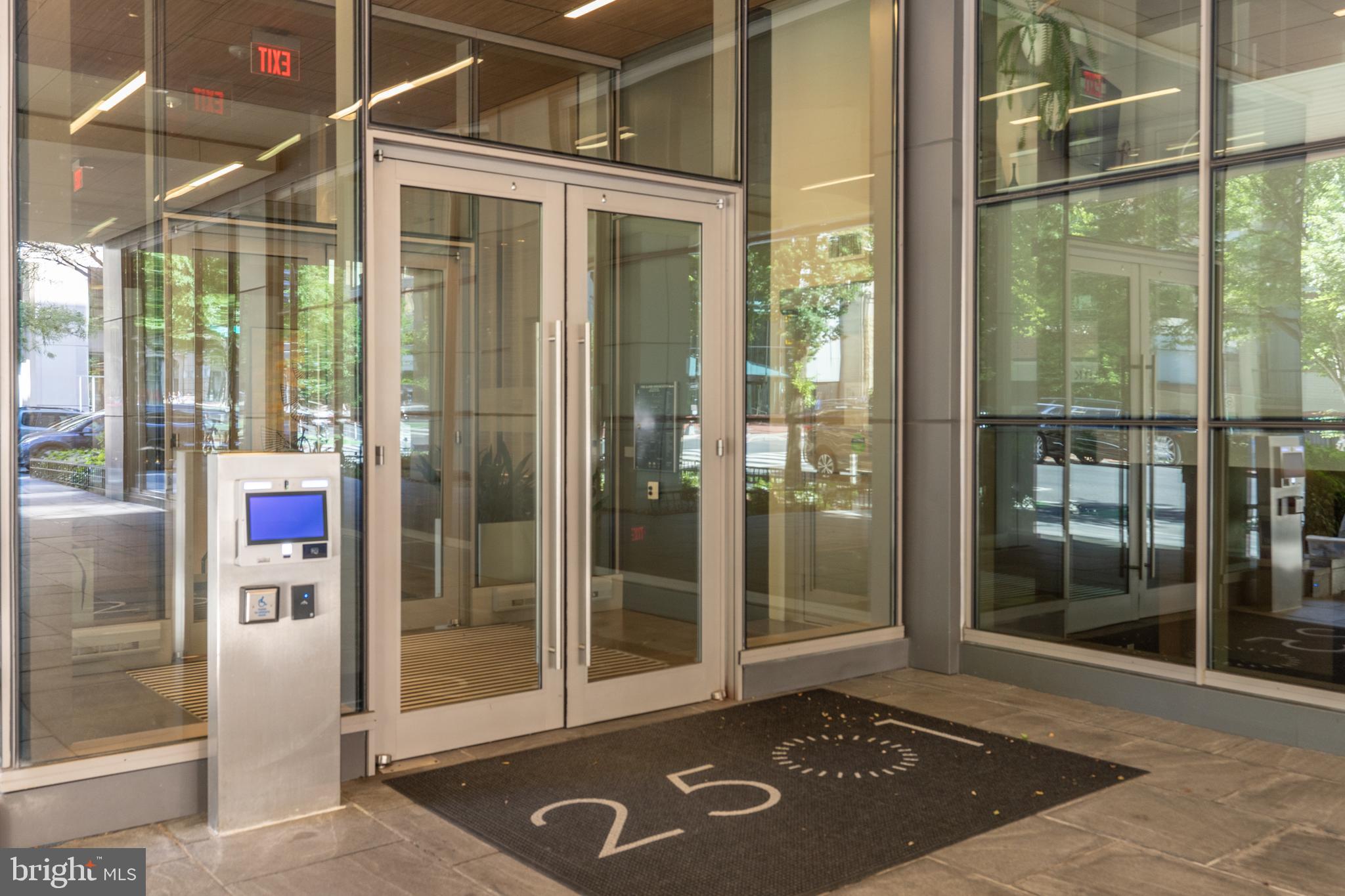 2501 NW M STREET NW 715