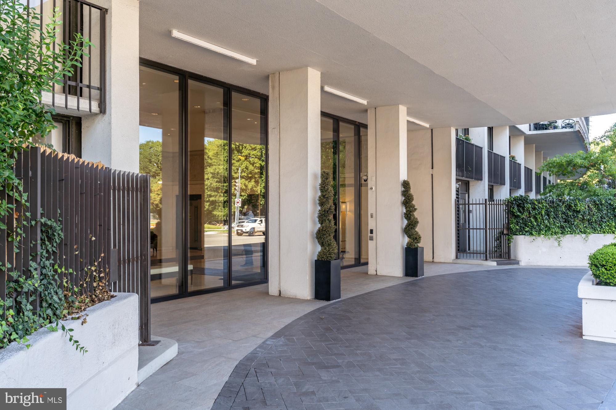 2700 VIRGINIA AVENUE NW 806