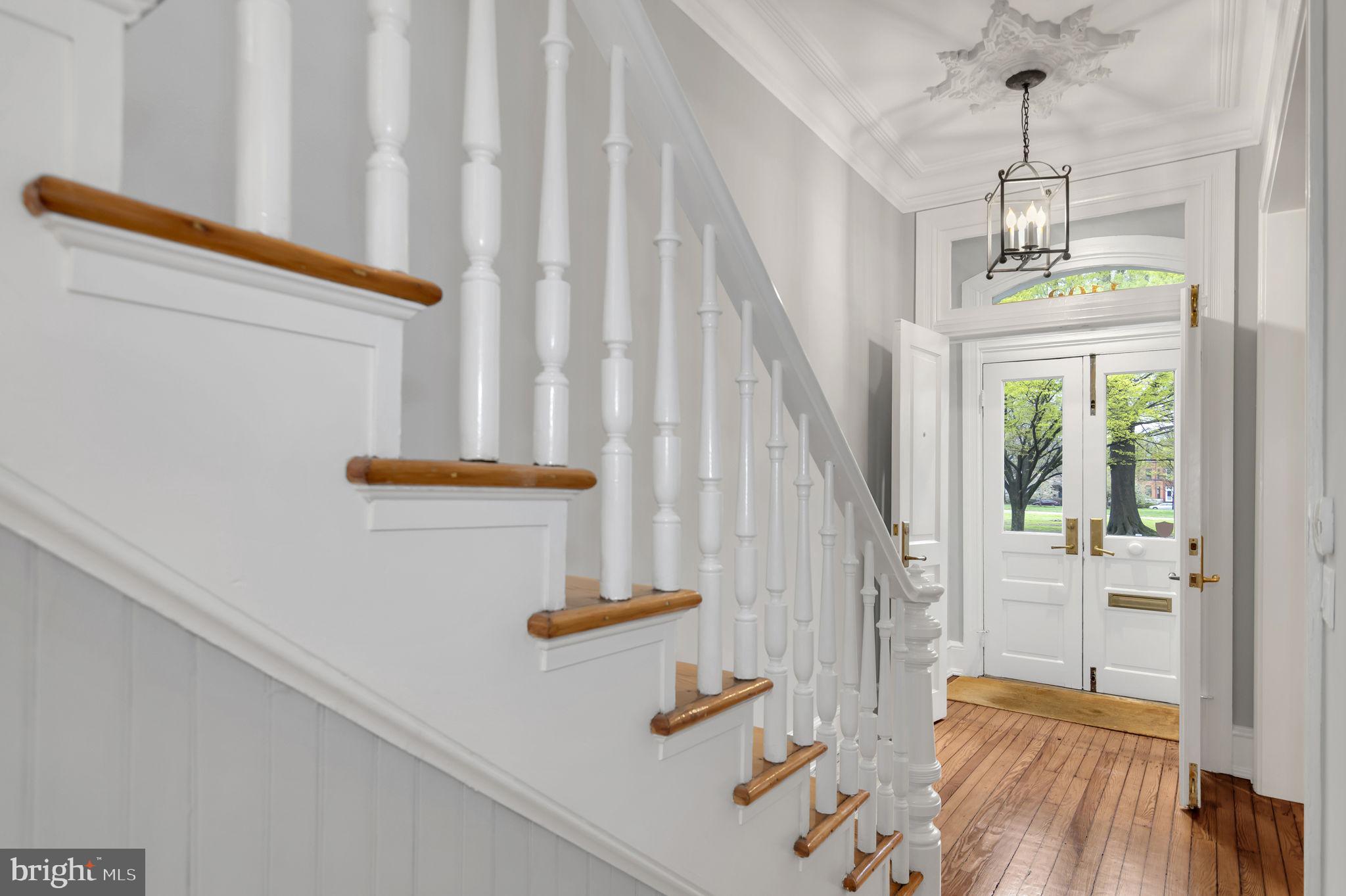 1102 E CAPITOL STREET NE