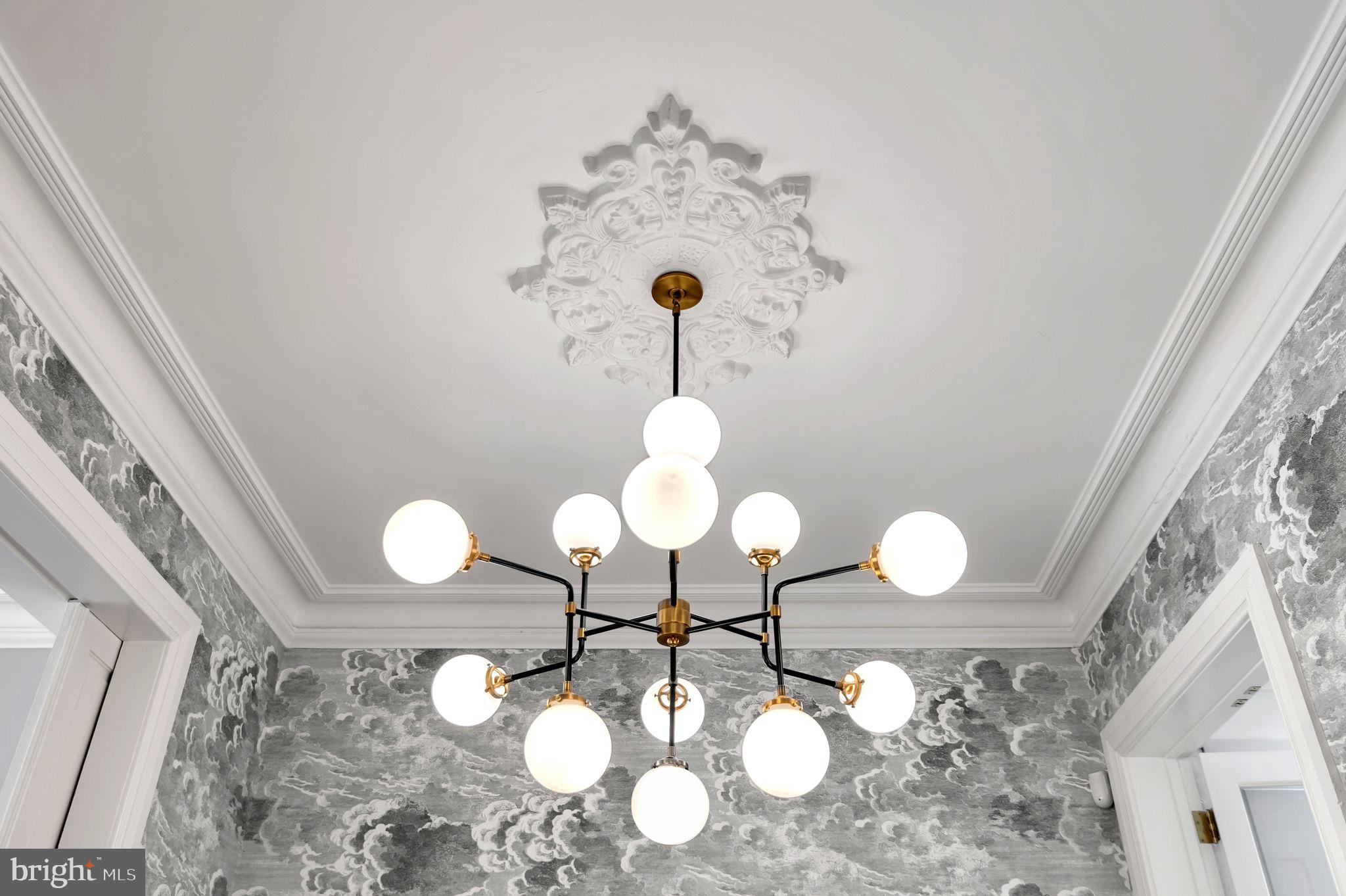 1102 E CAPITOL STREET NE