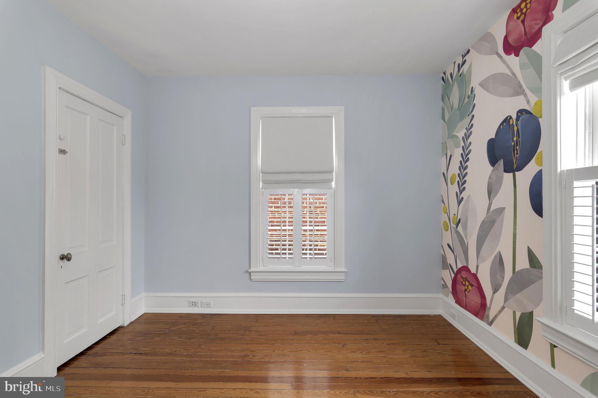 1102 E CAPITOL STREET NE