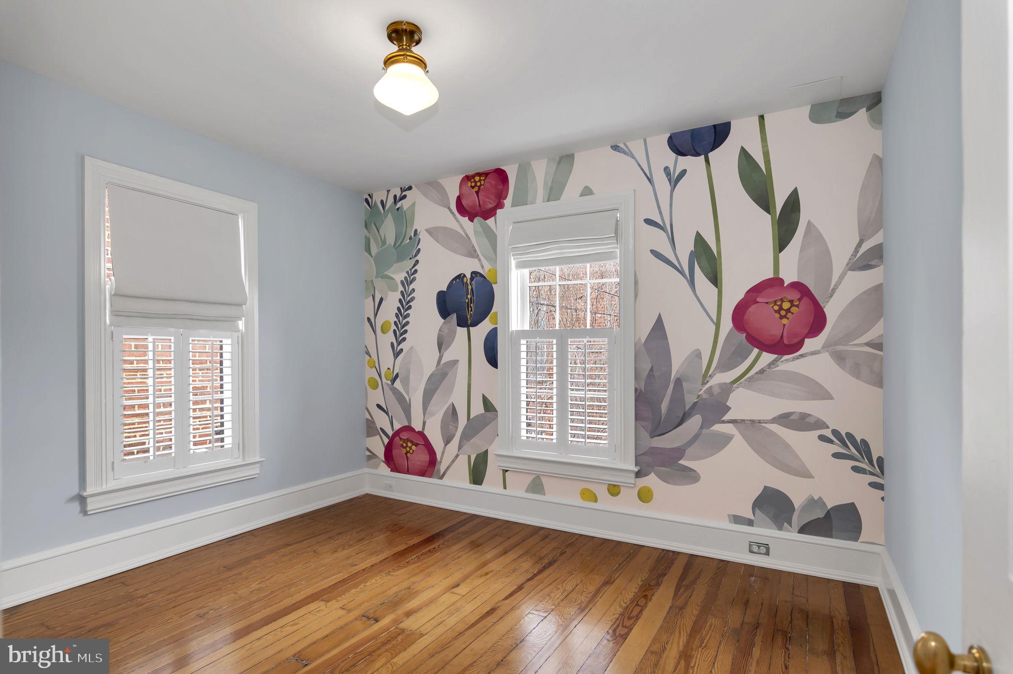 1102 E CAPITOL STREET NE