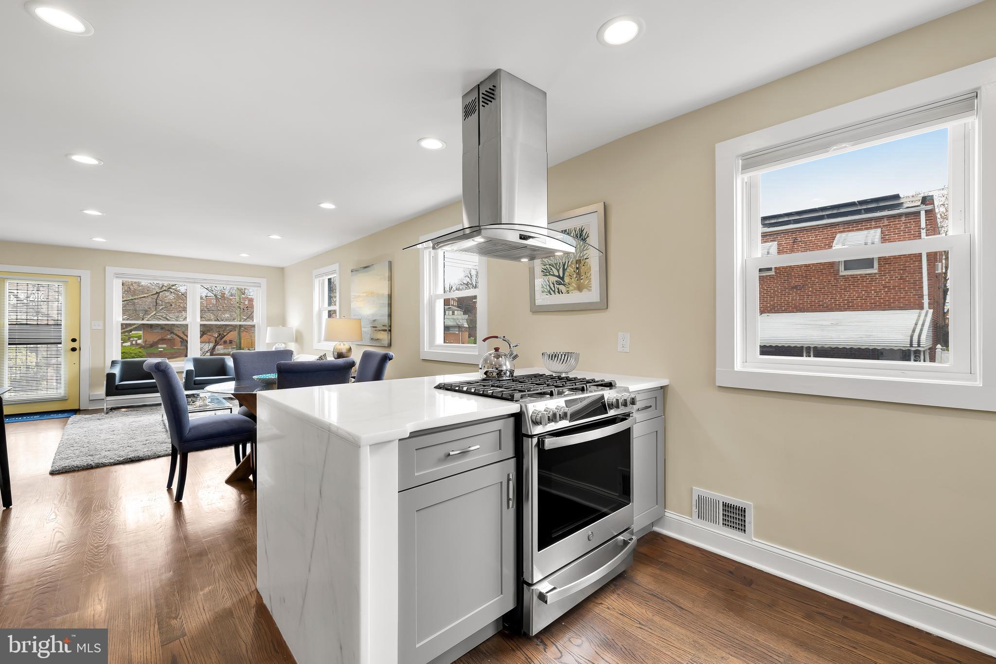 775 KENNEDY STREET NE