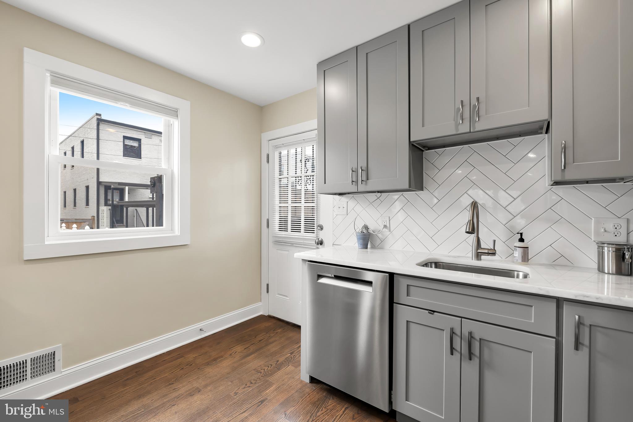 775 KENNEDY STREET NE