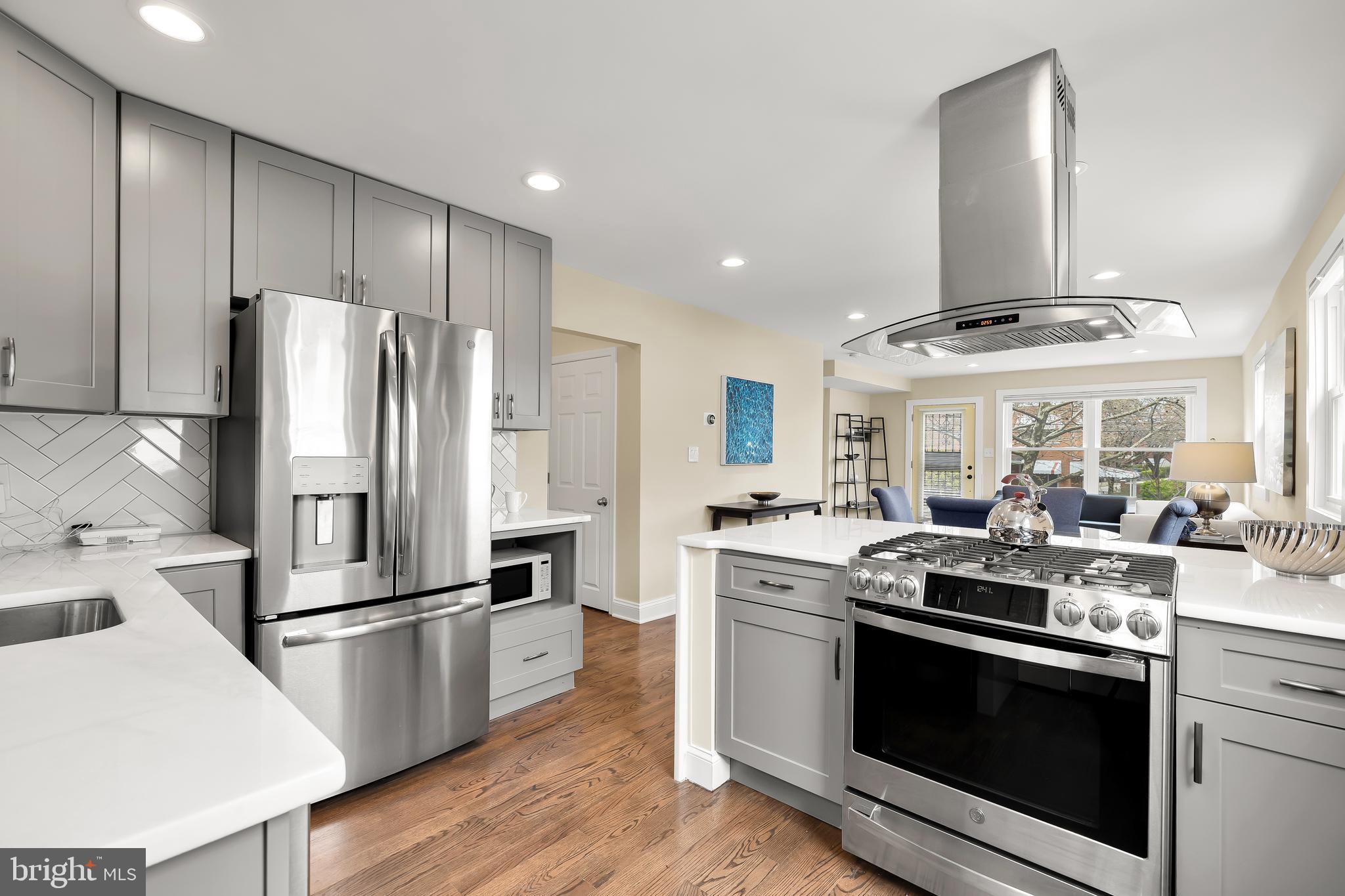 775 KENNEDY STREET NE