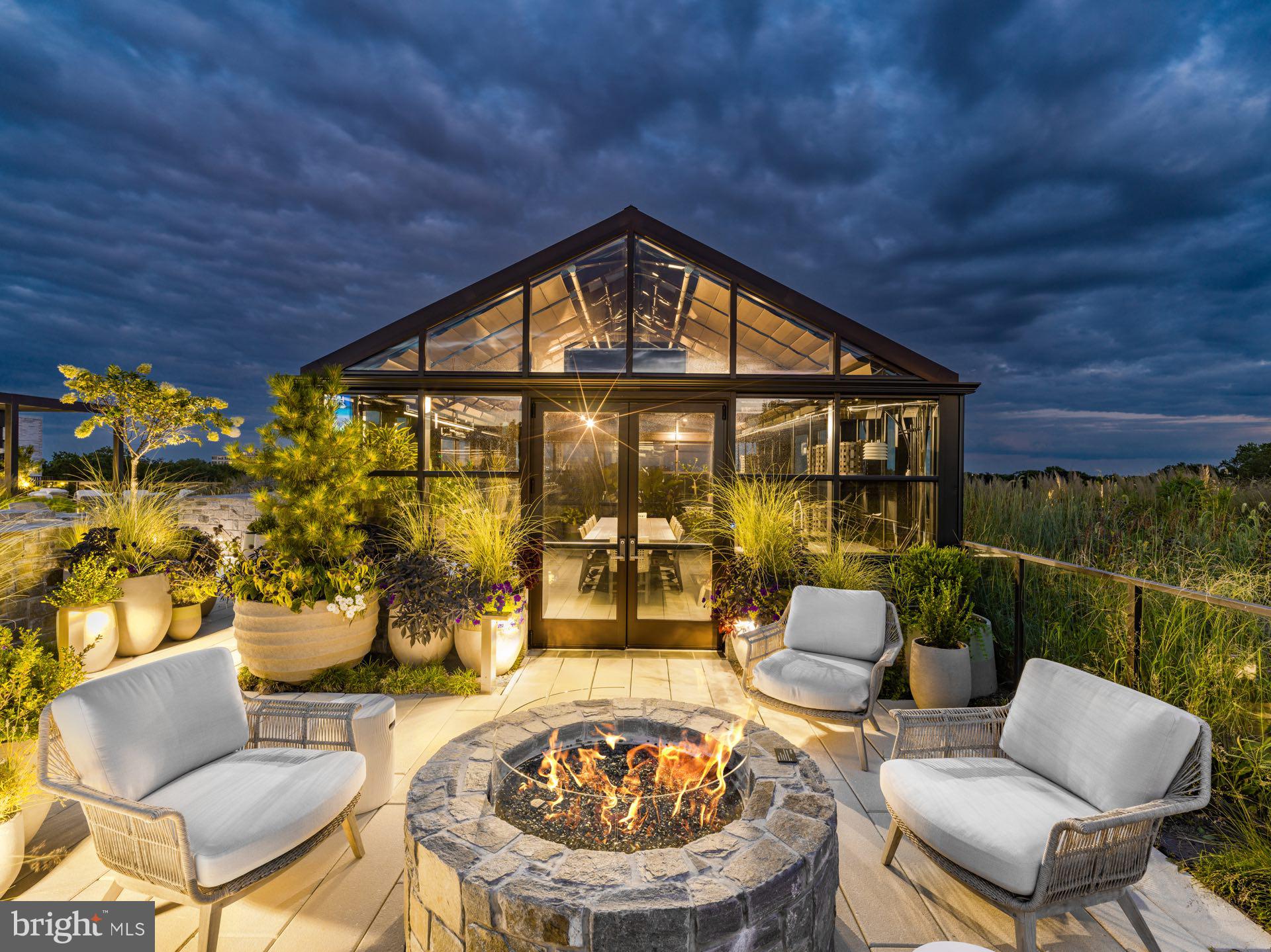 20 RIDGE SQUARE NW E-701