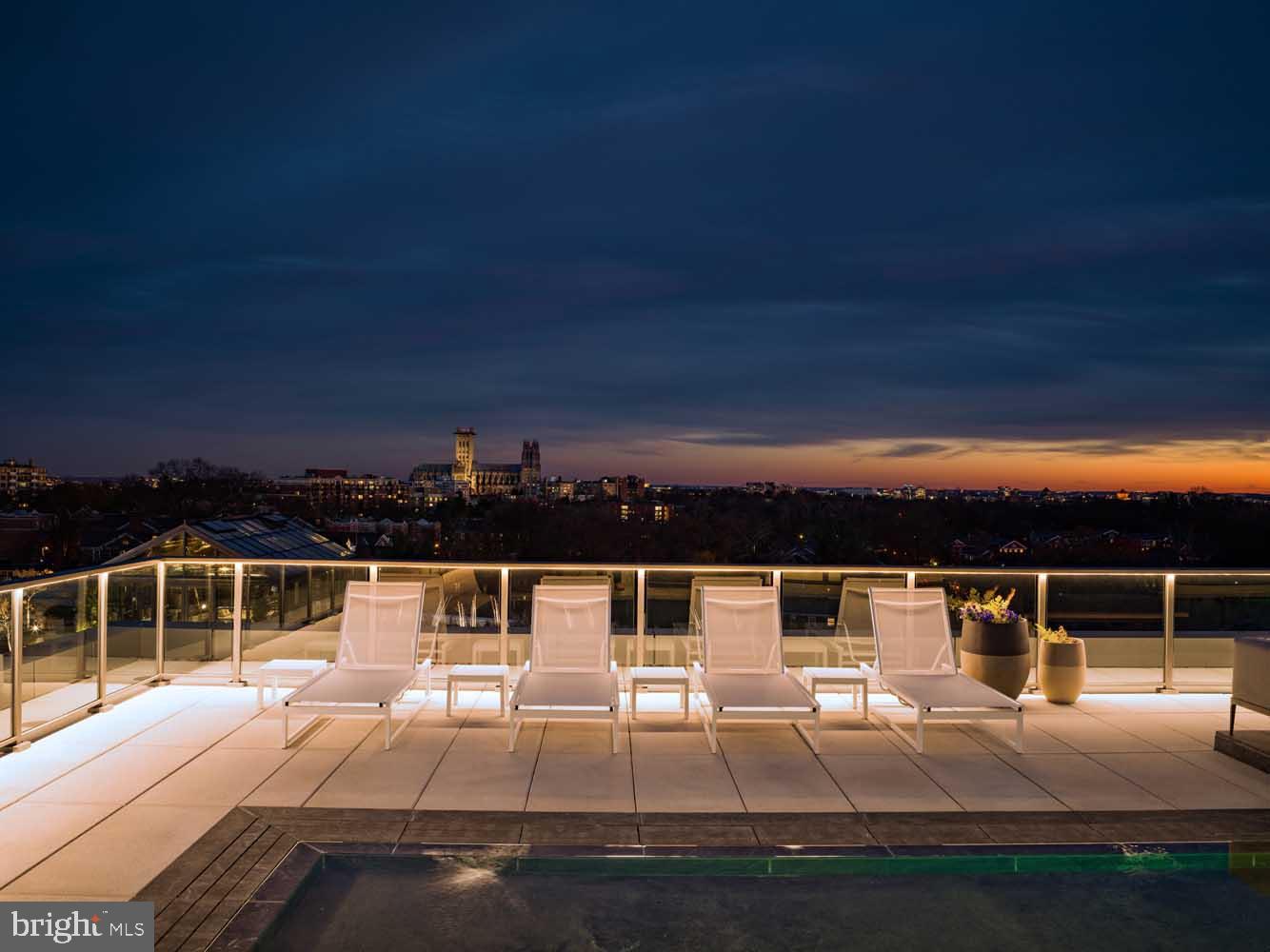 20 RIDGE SQUARE NW E-701