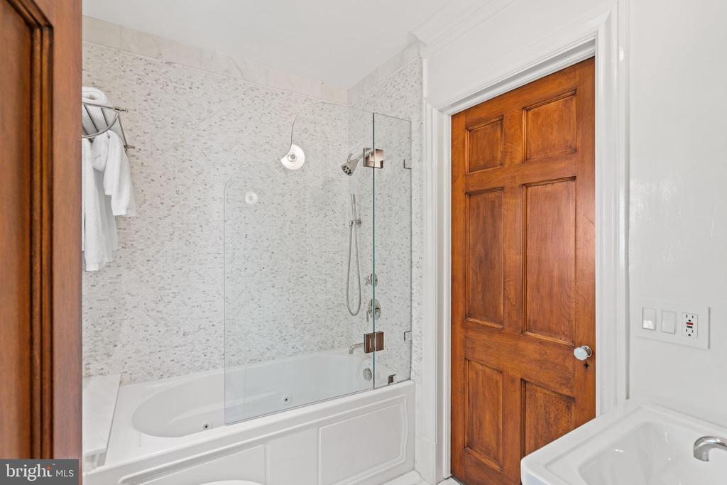2446 KALORAMA ROAD NW