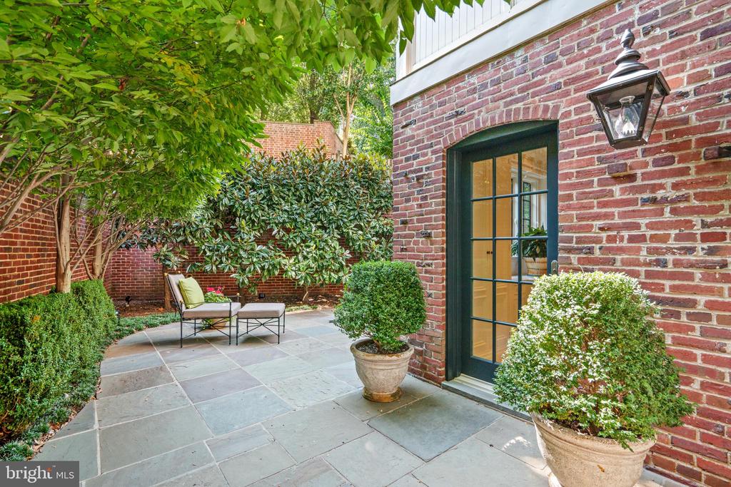 2446 KALORAMA ROAD NW