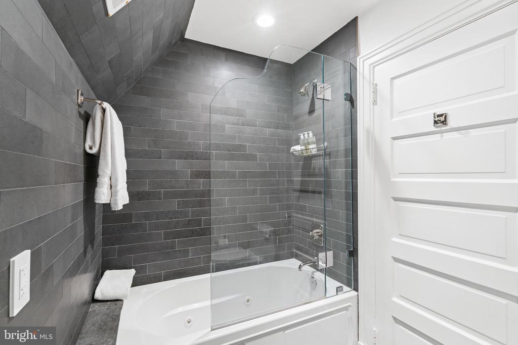 2446 KALORAMA ROAD NW