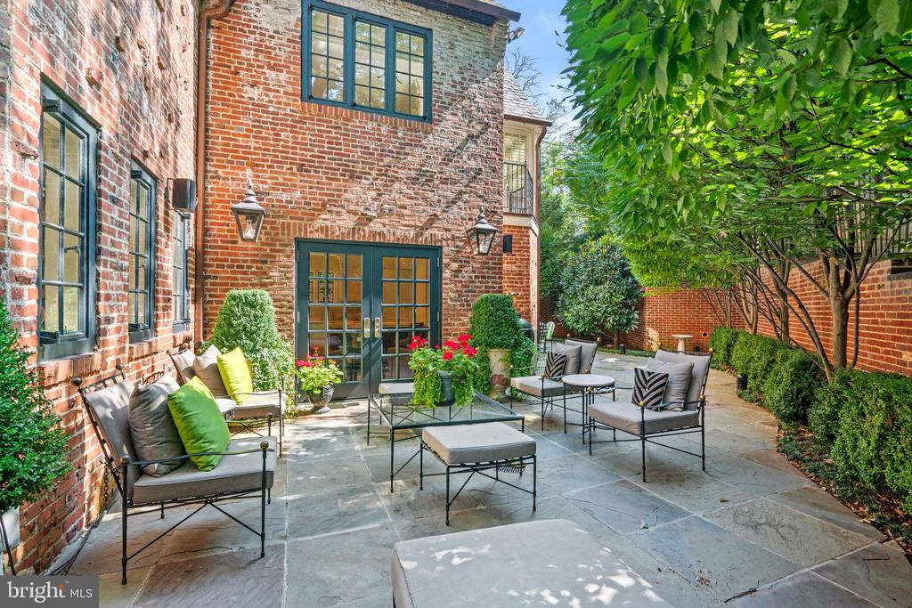 2446 KALORAMA ROAD NW