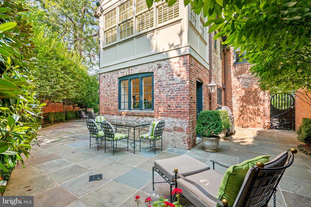2446 KALORAMA ROAD NW