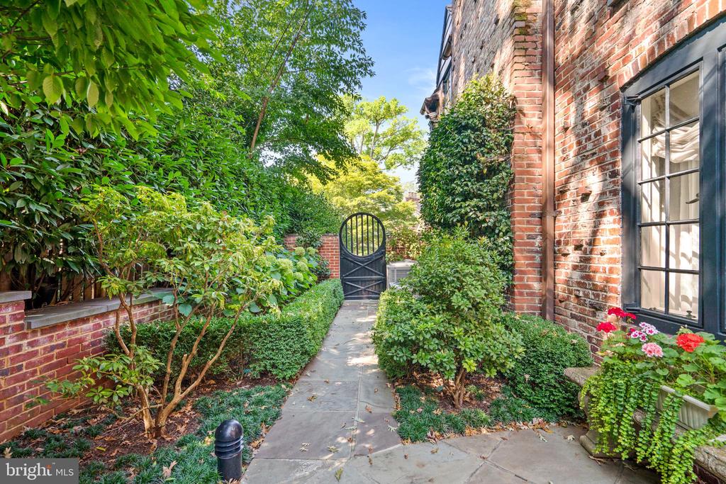 2446 KALORAMA ROAD NW