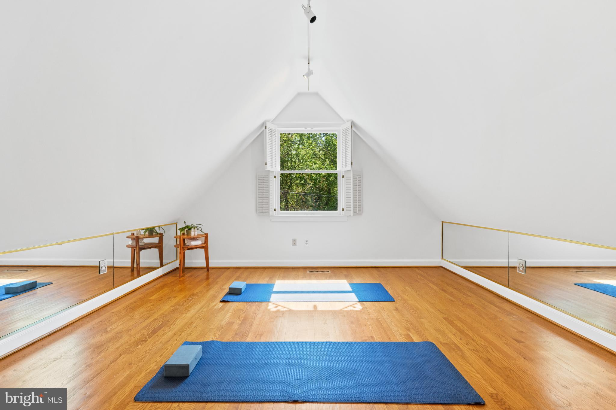 2722 CHAIN BRIDGE ROAD NW