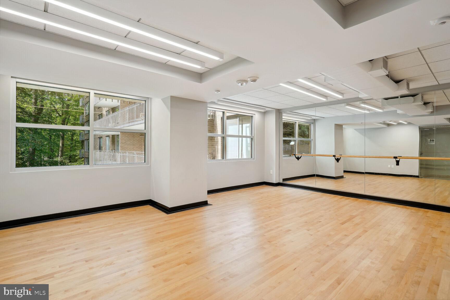 4100 CATHEDRAL AVENUE NW PH 17