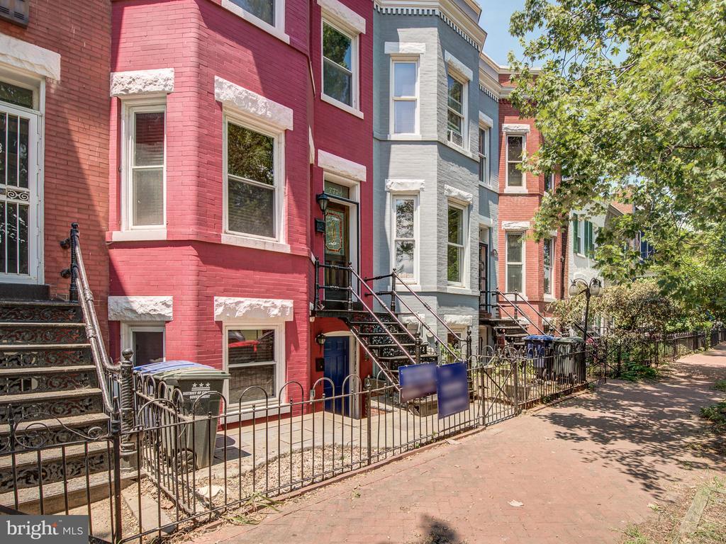 771 10TH STREET SE