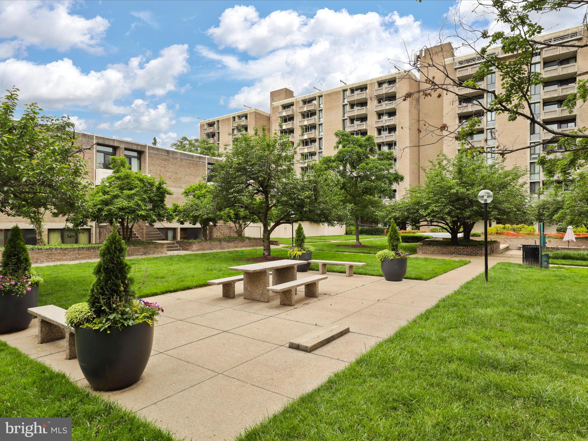 1250 4TH STREET SW W710