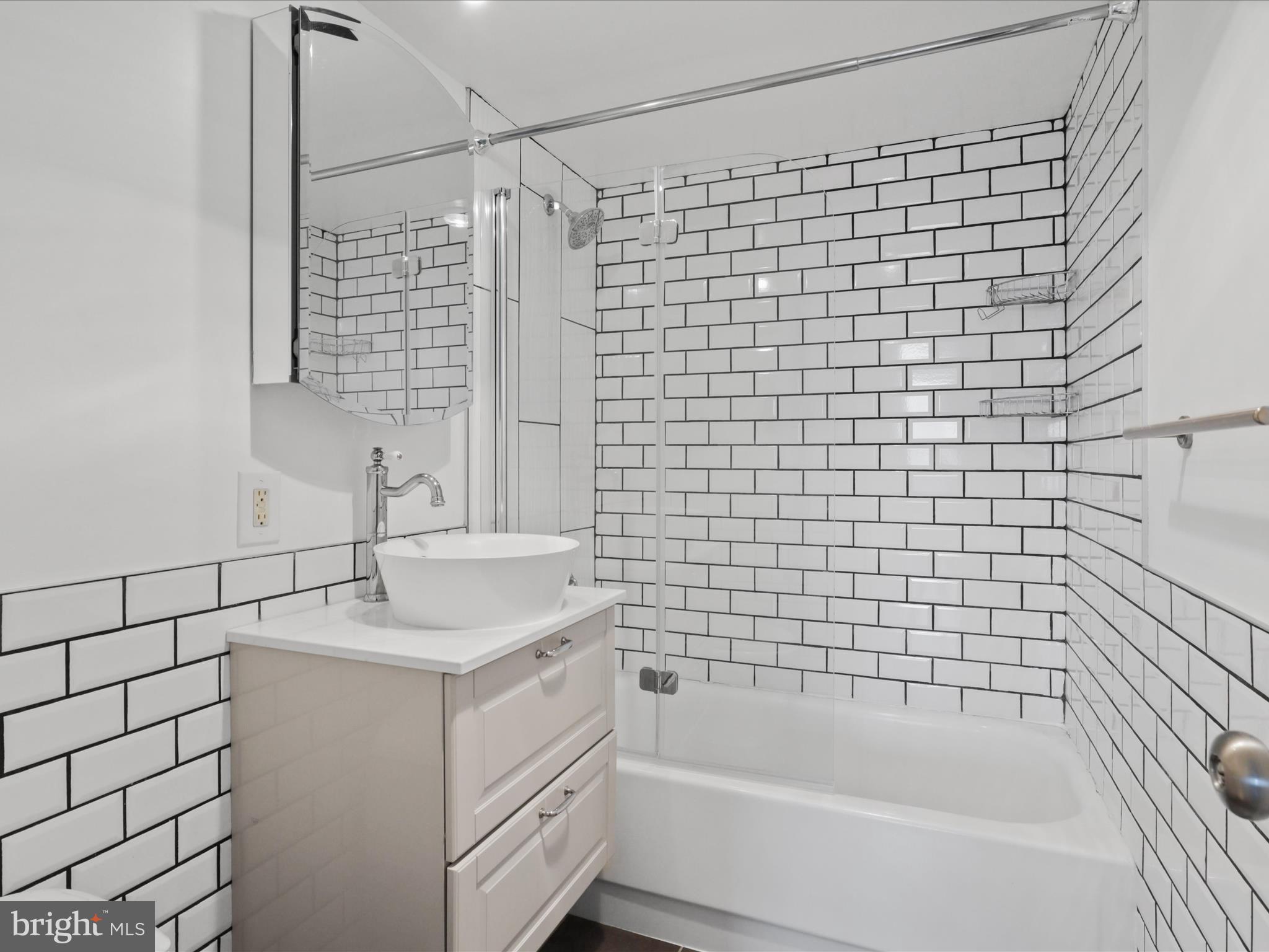 1250 4TH STREET SW W710