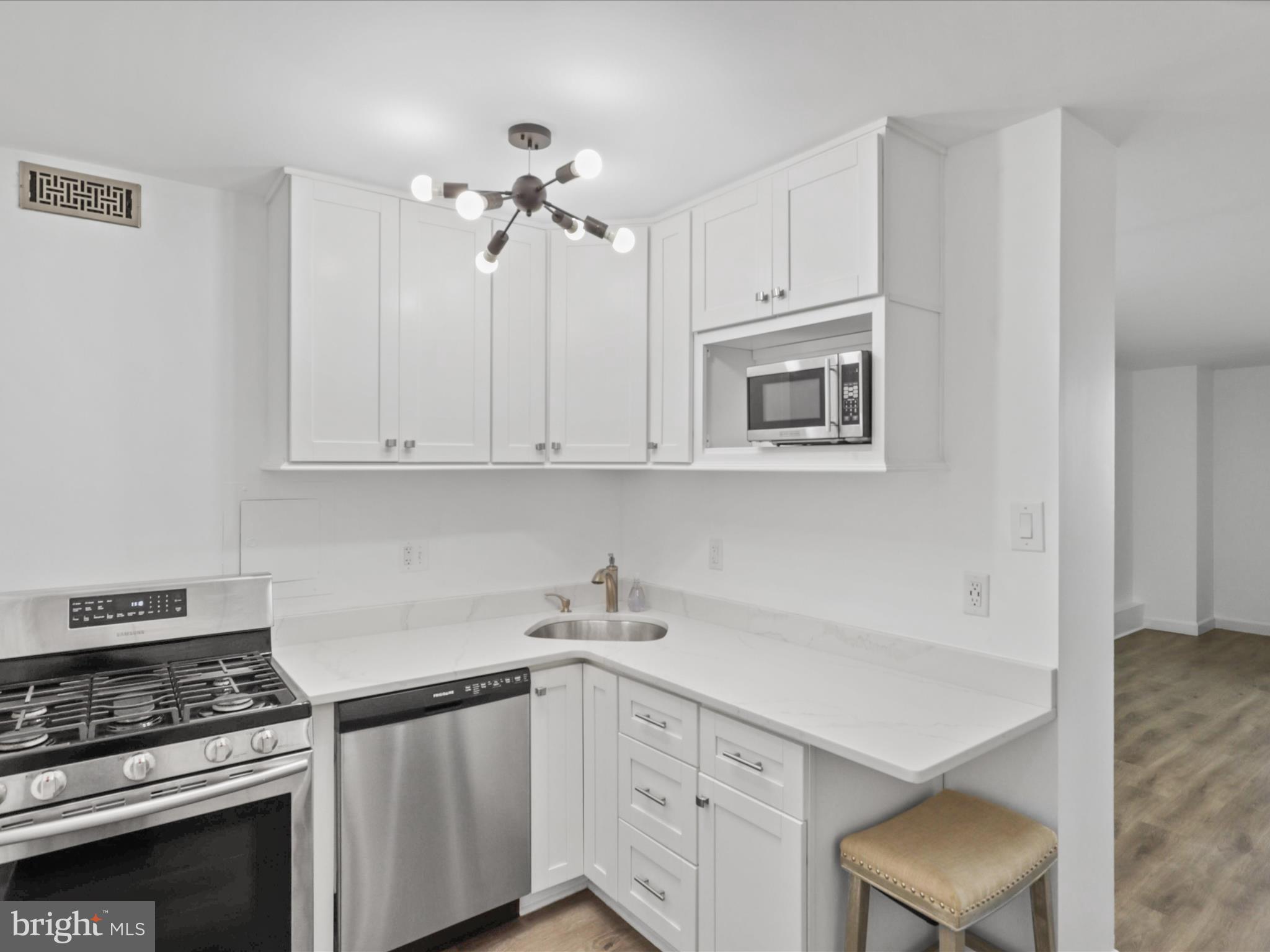 1250 4TH STREET SW W710