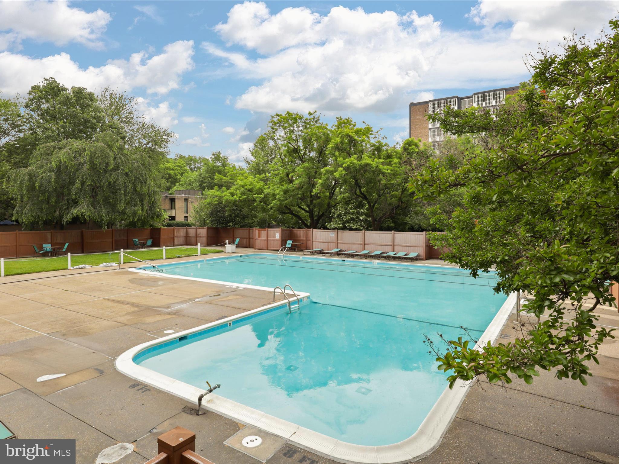 1250 4TH STREET SW W710