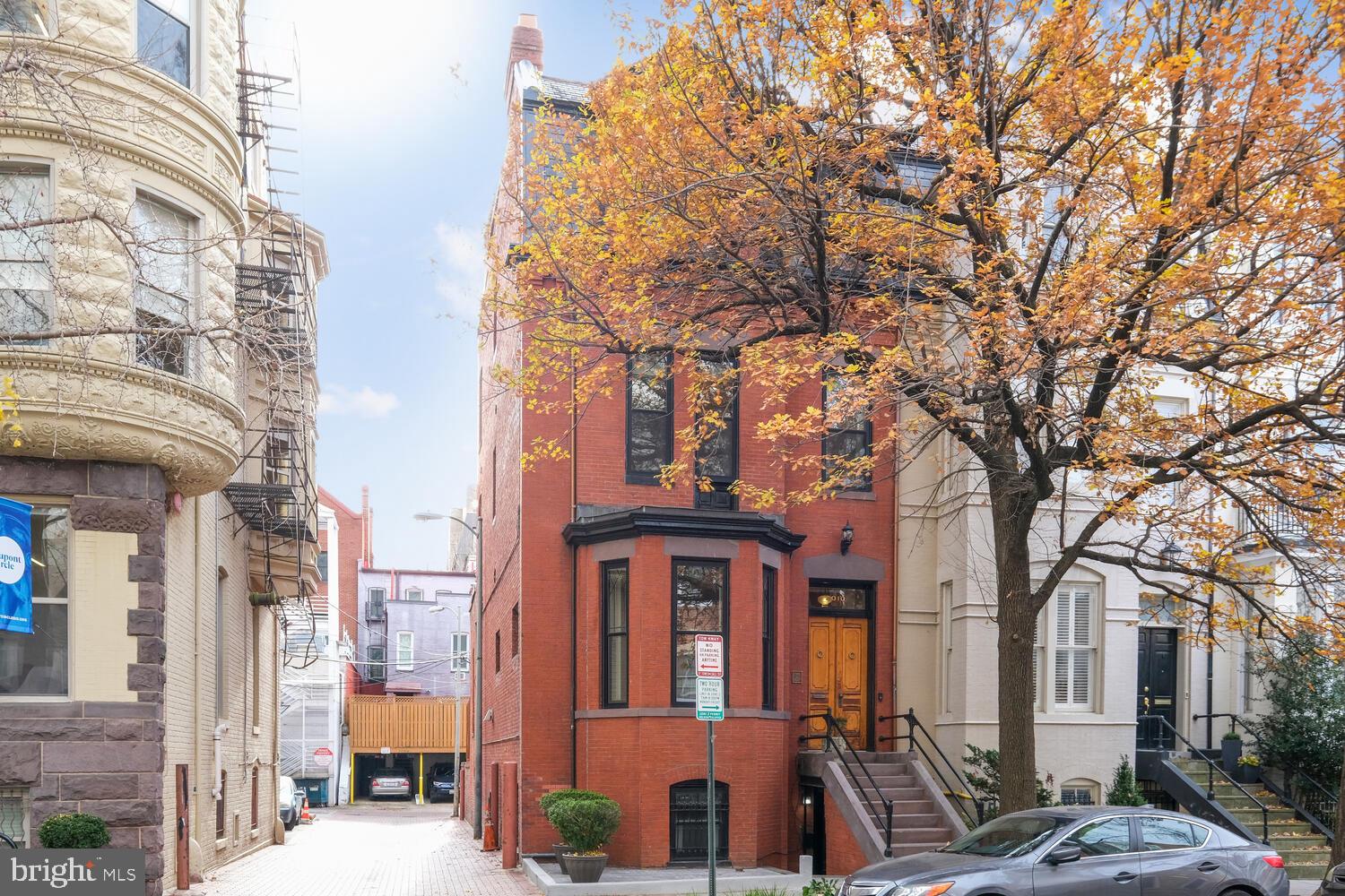 2010 HILLYER PLACE NW