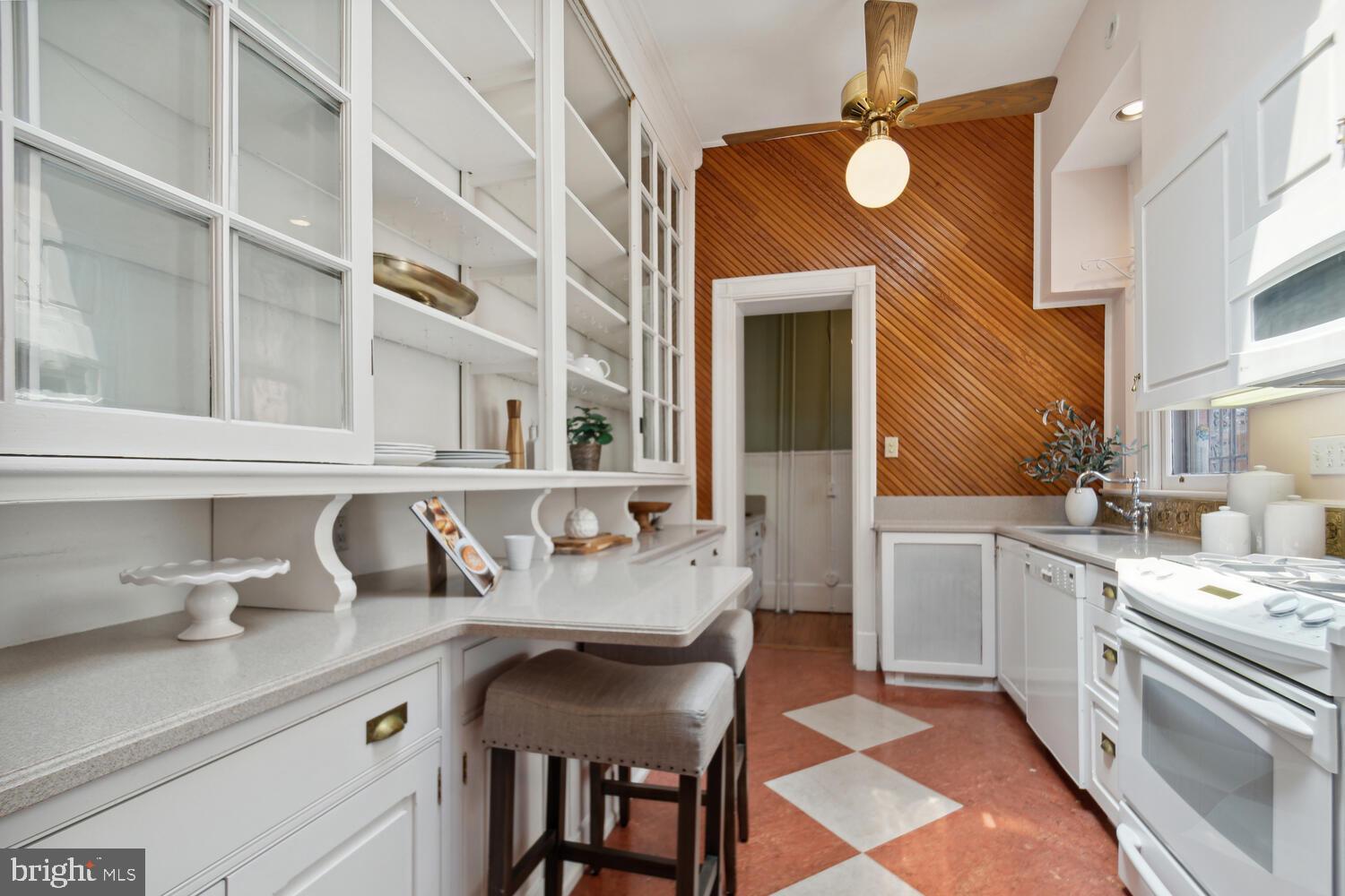 2010 HILLYER PLACE NW