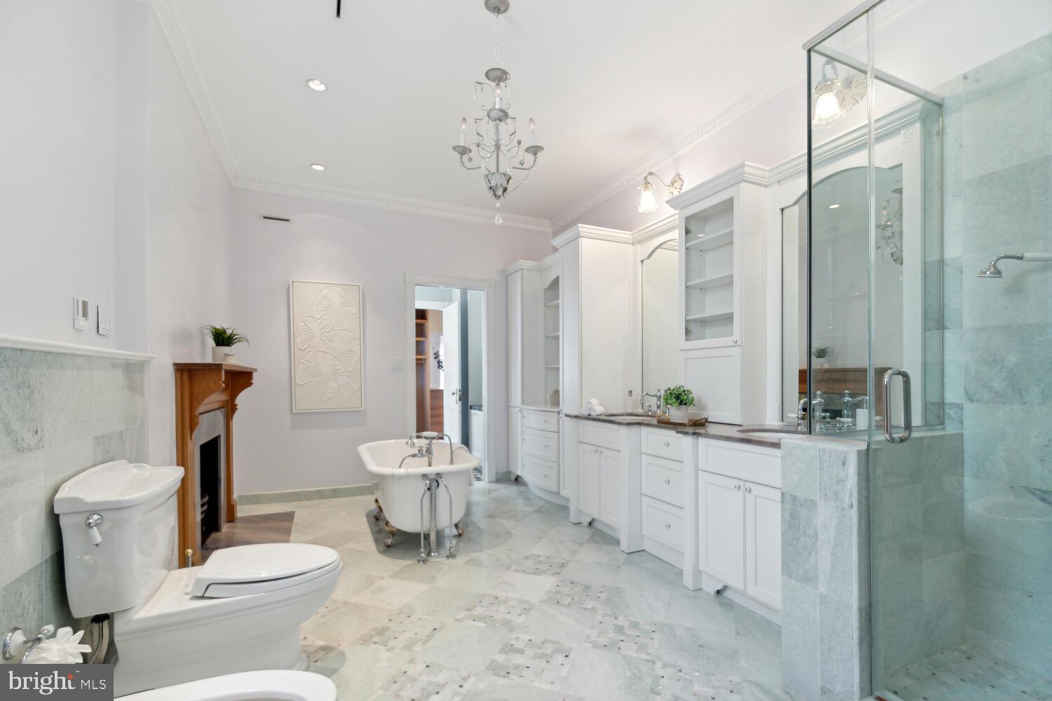 2010 HILLYER PLACE NW