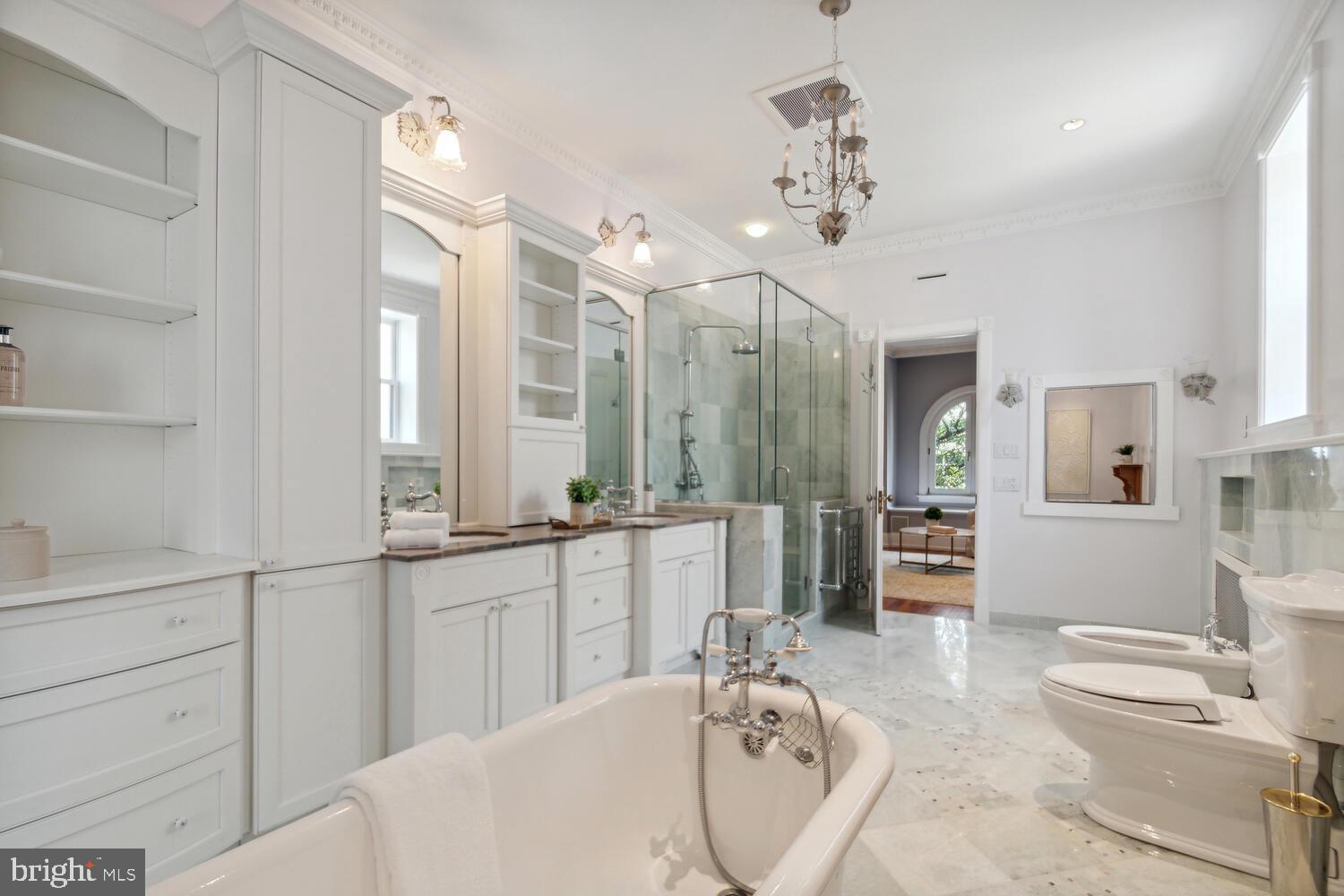 2010 HILLYER PLACE NW