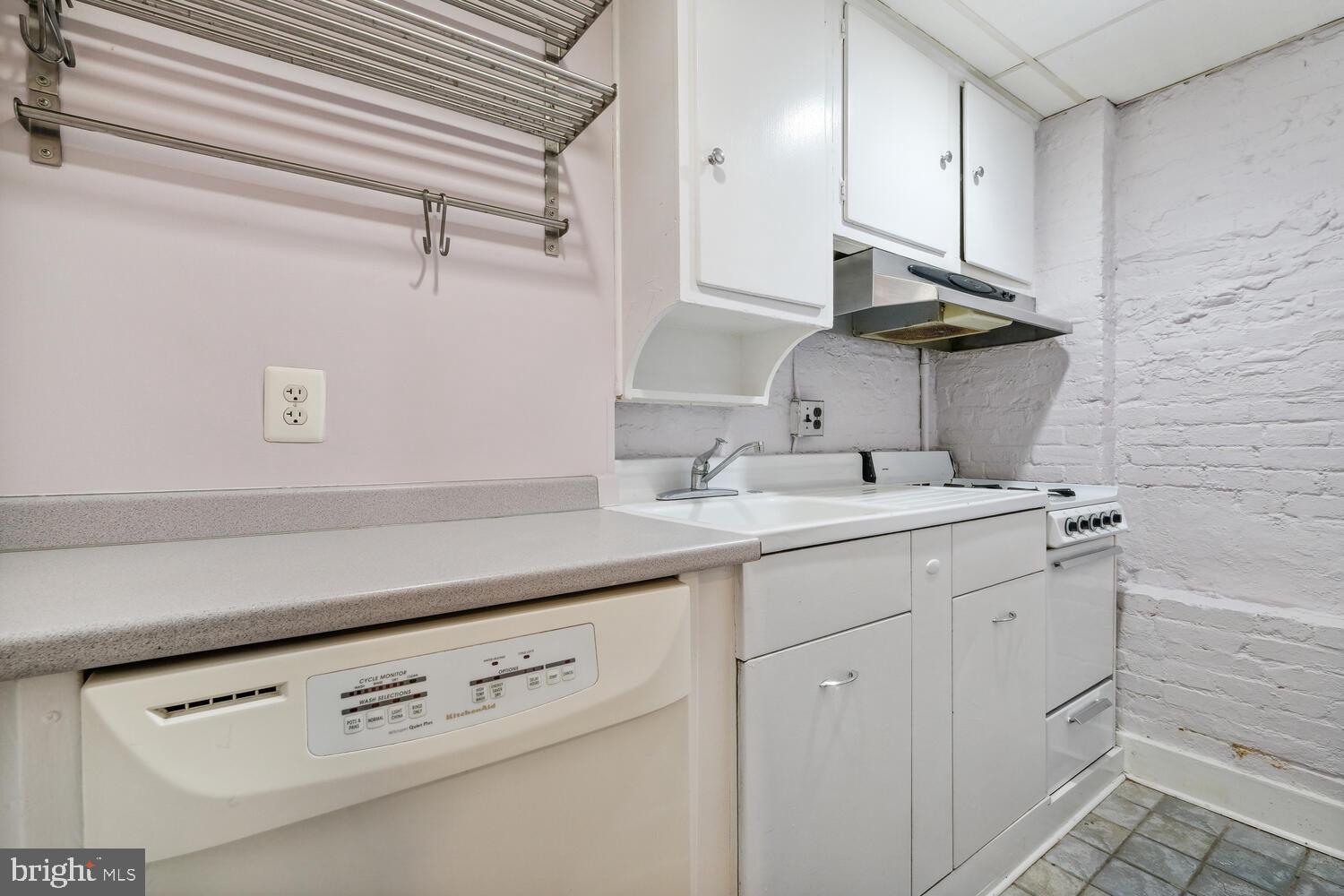 2010 HILLYER PLACE NW